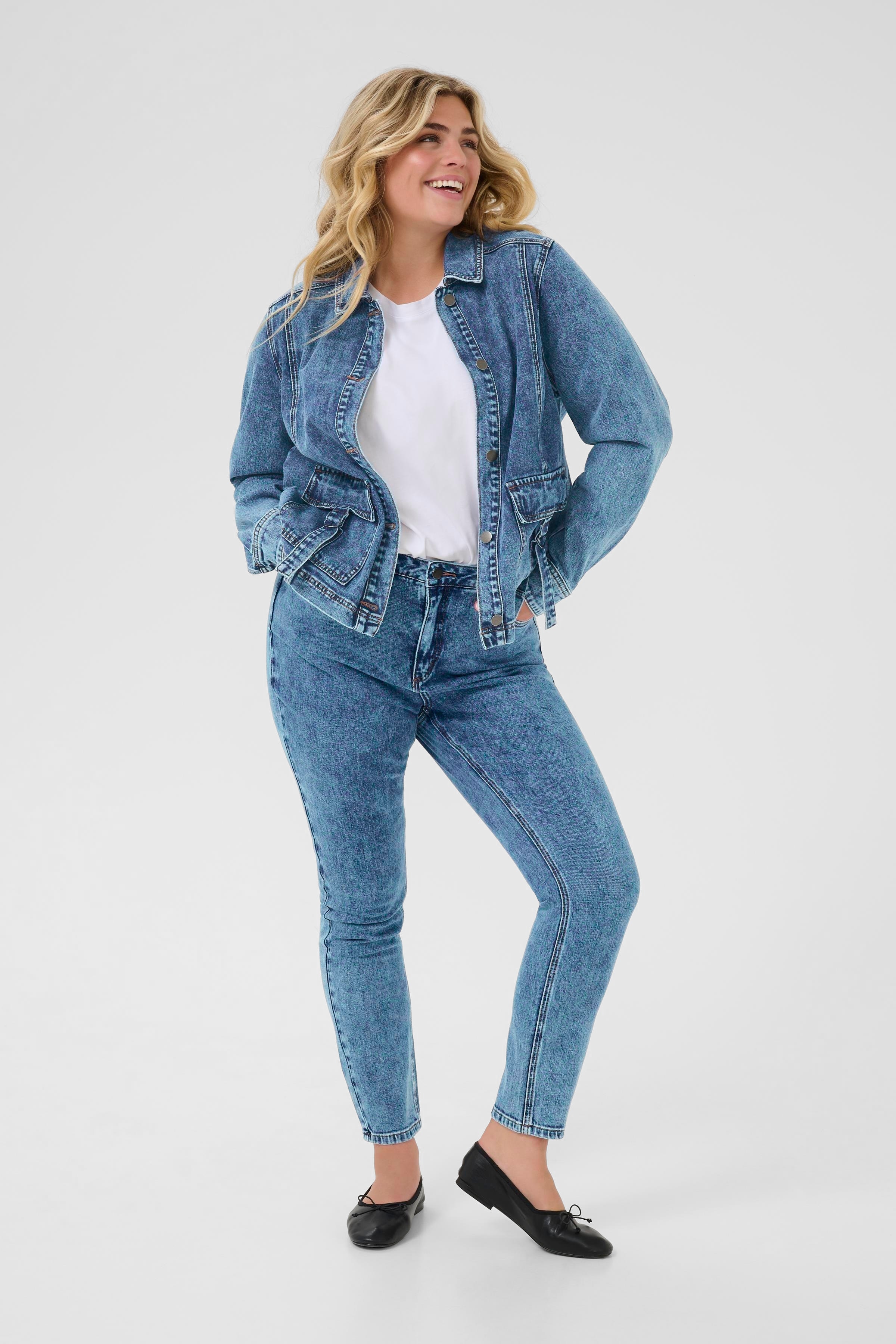 KCelona Jeans LOOKBOOK FRONT 10583401-107716
