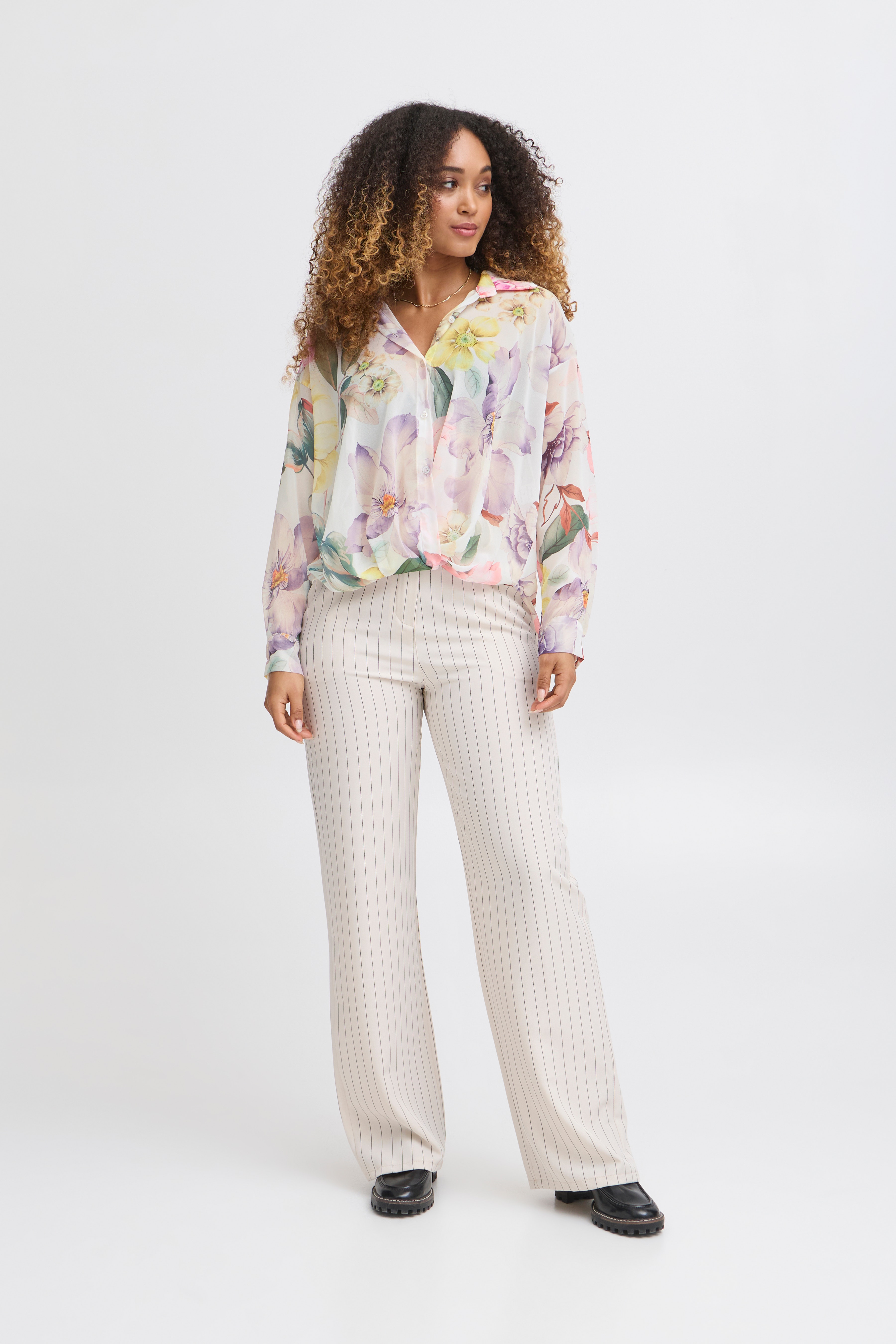 SBLENKE Bluse LOOKBOOK FRONT 22100903-140002