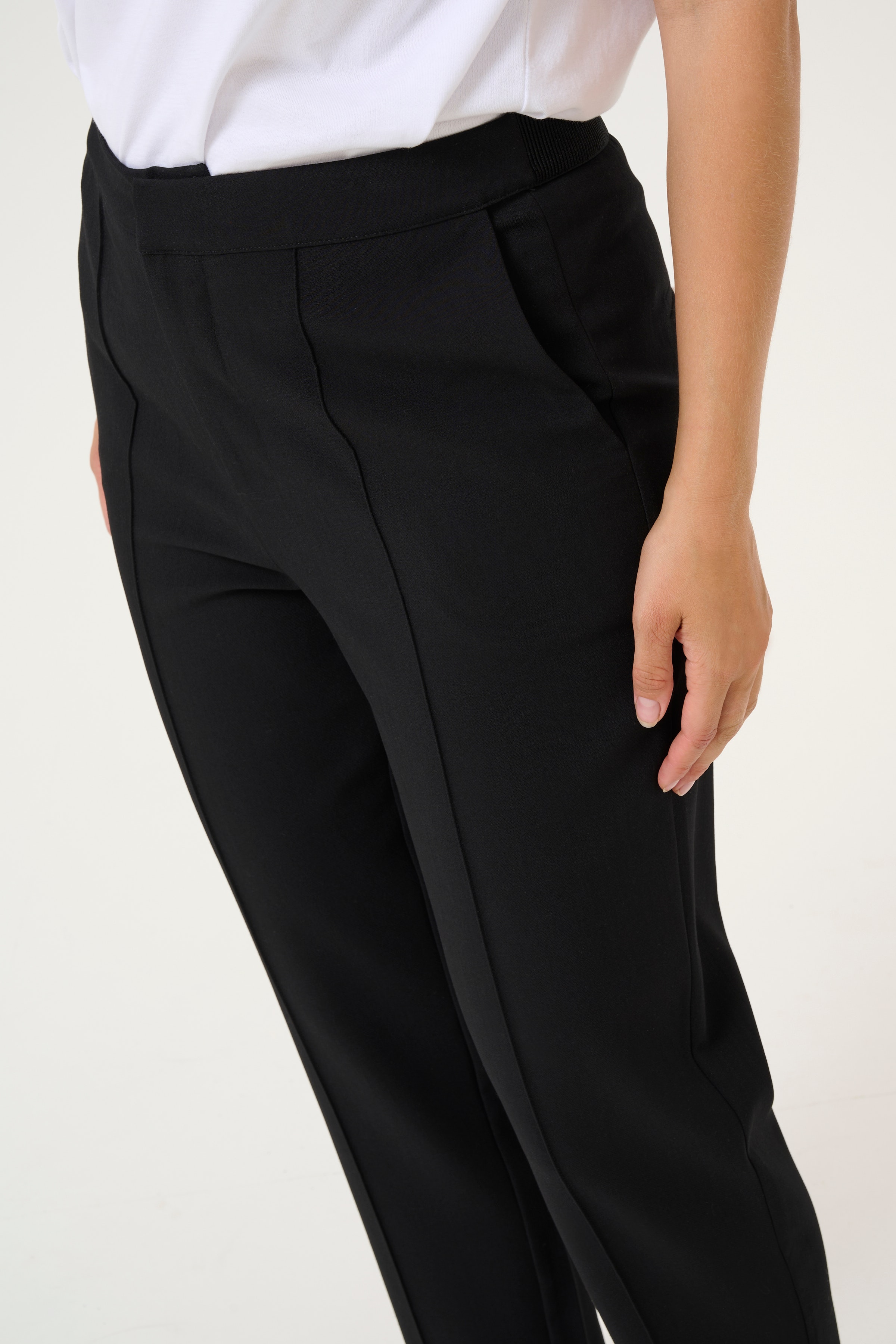 KAhella Trousers LOOKBOOK DETAIL 10509772-100121