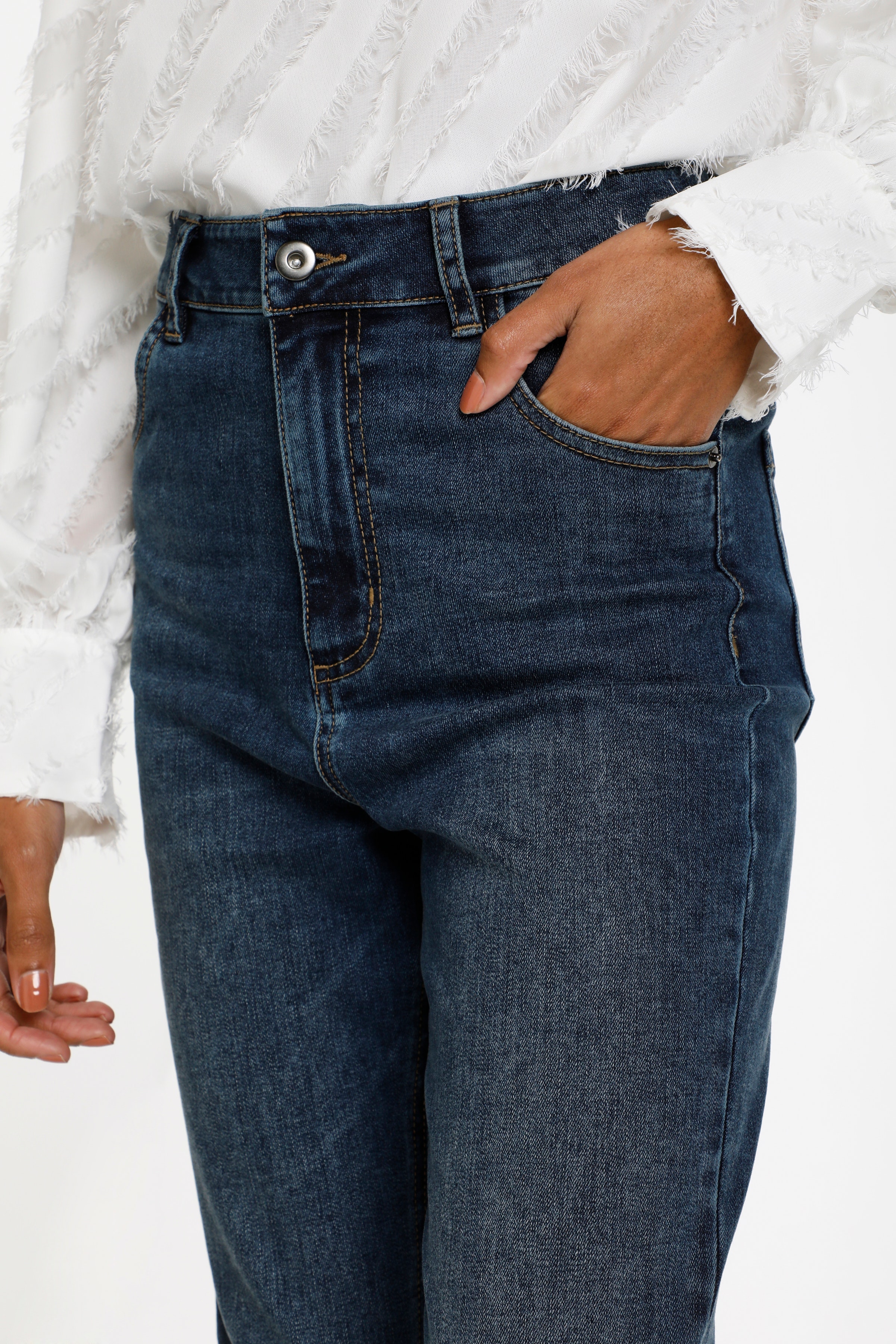 KAriana HW Cropped Jeans LOOKBOOK DETAIL 10505602-100316