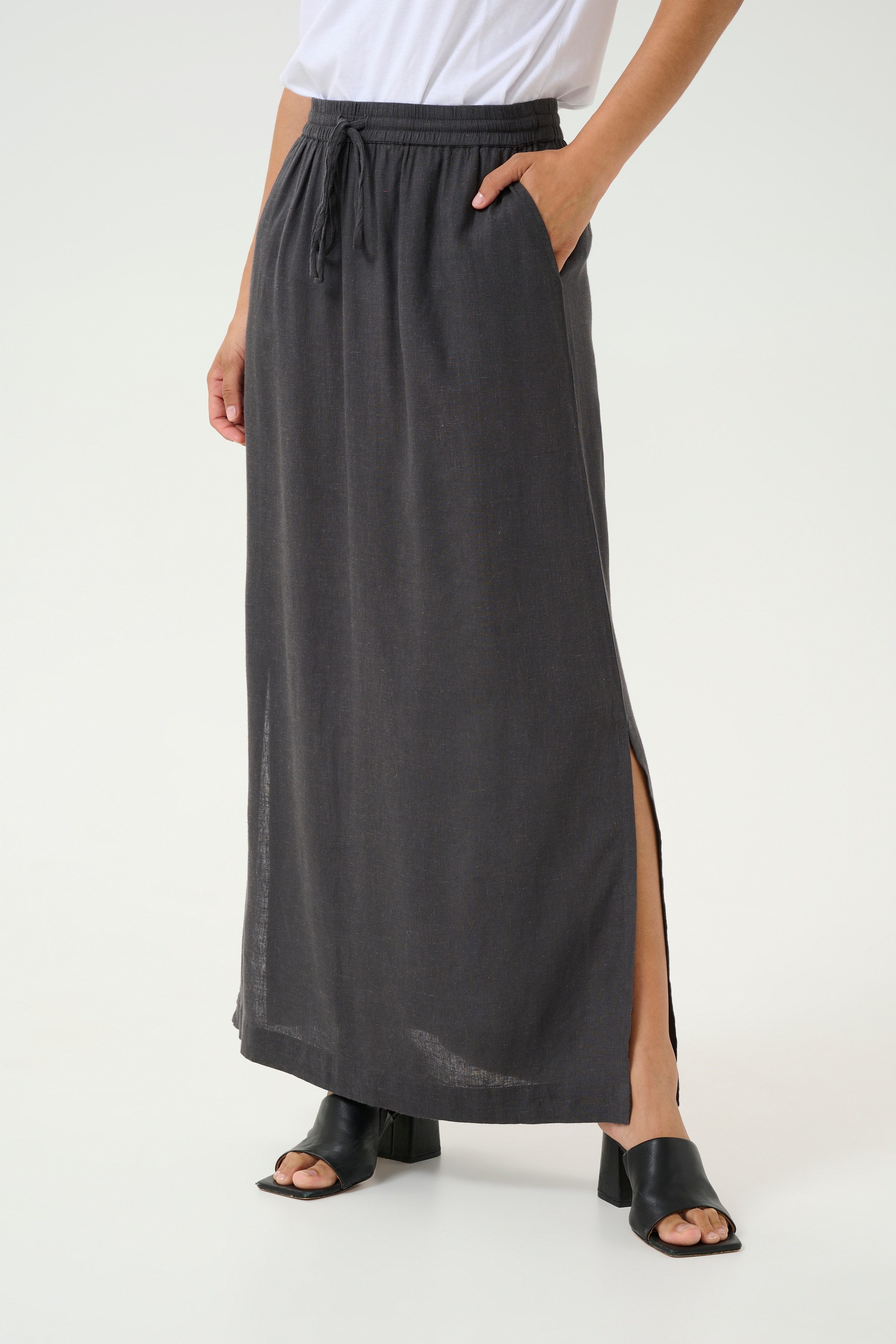 KAmilia Lin Skjørt LOOKBOOK FRONT 10509664-190205