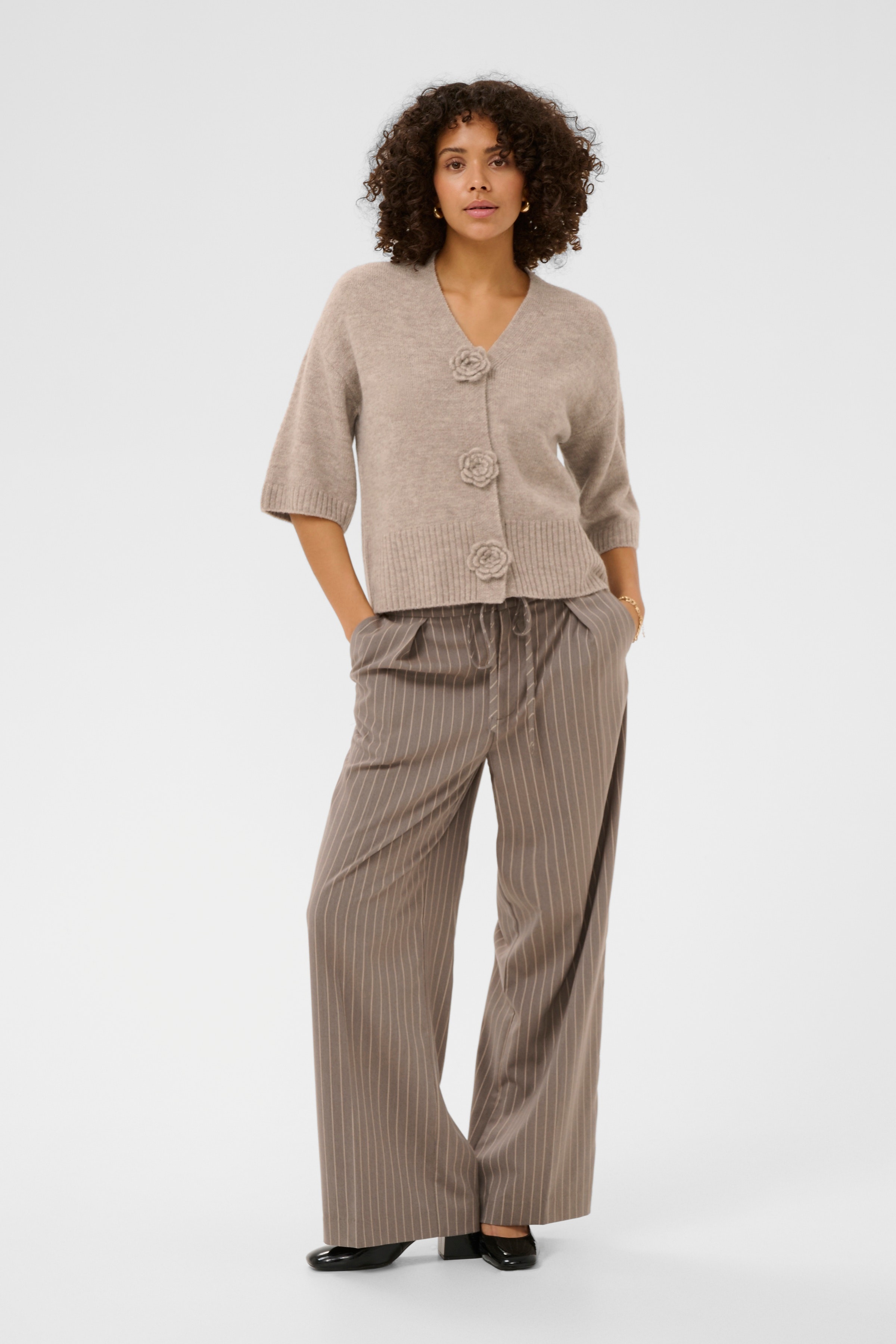 KArosie Cardigan LOOKBOOK FRONT 10509480-1513051