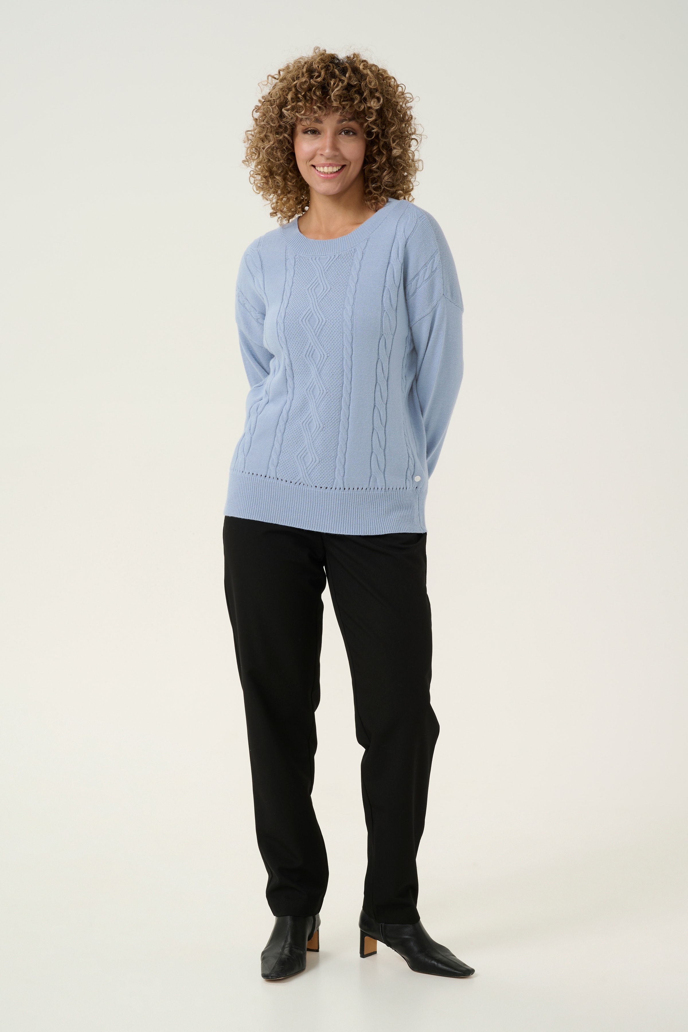 CRDela Pullover LOOKBOOK FRONT 10612823-164023