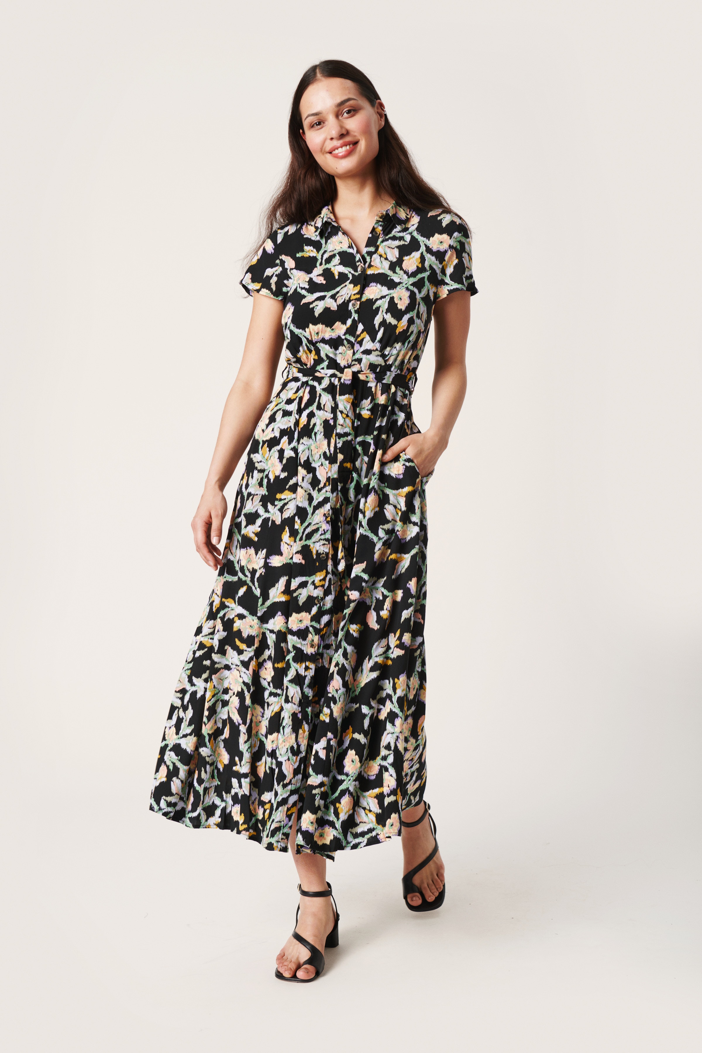 SLArjana Kleid LOOKBOOK FRONT 30404807-301341