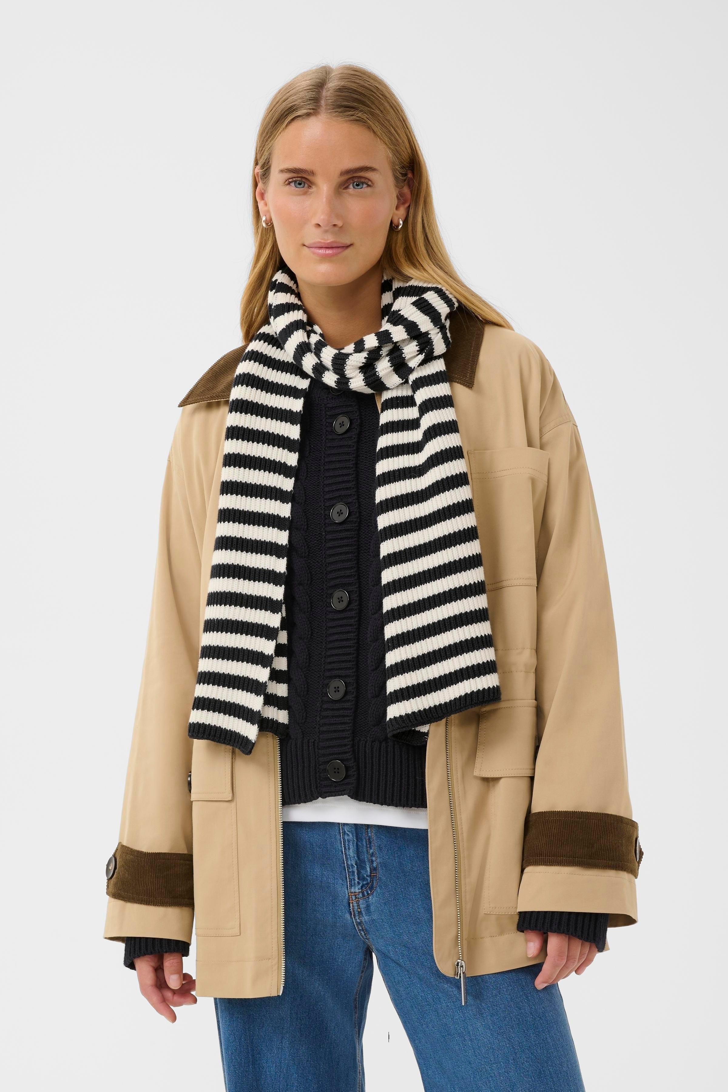 MarisaPW Skjerf LOOKBOOK FRONT 30310310-304570