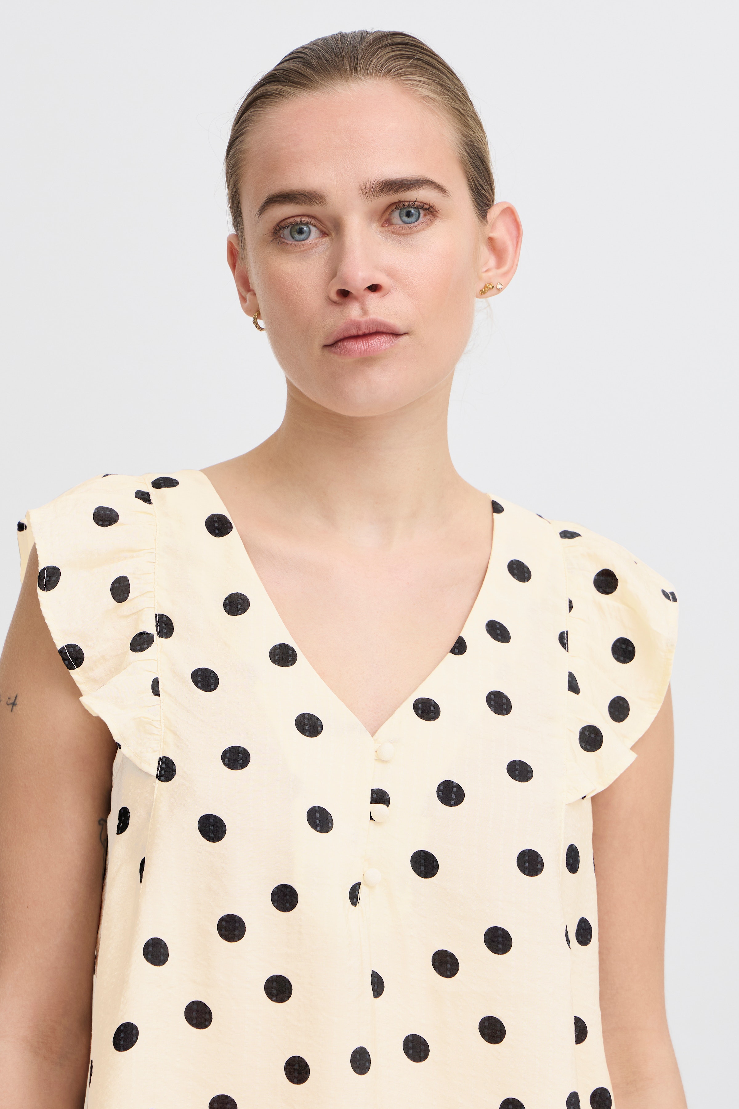 IHTADITA Bluse LOOKBOOK DETAIL 20123351-204637