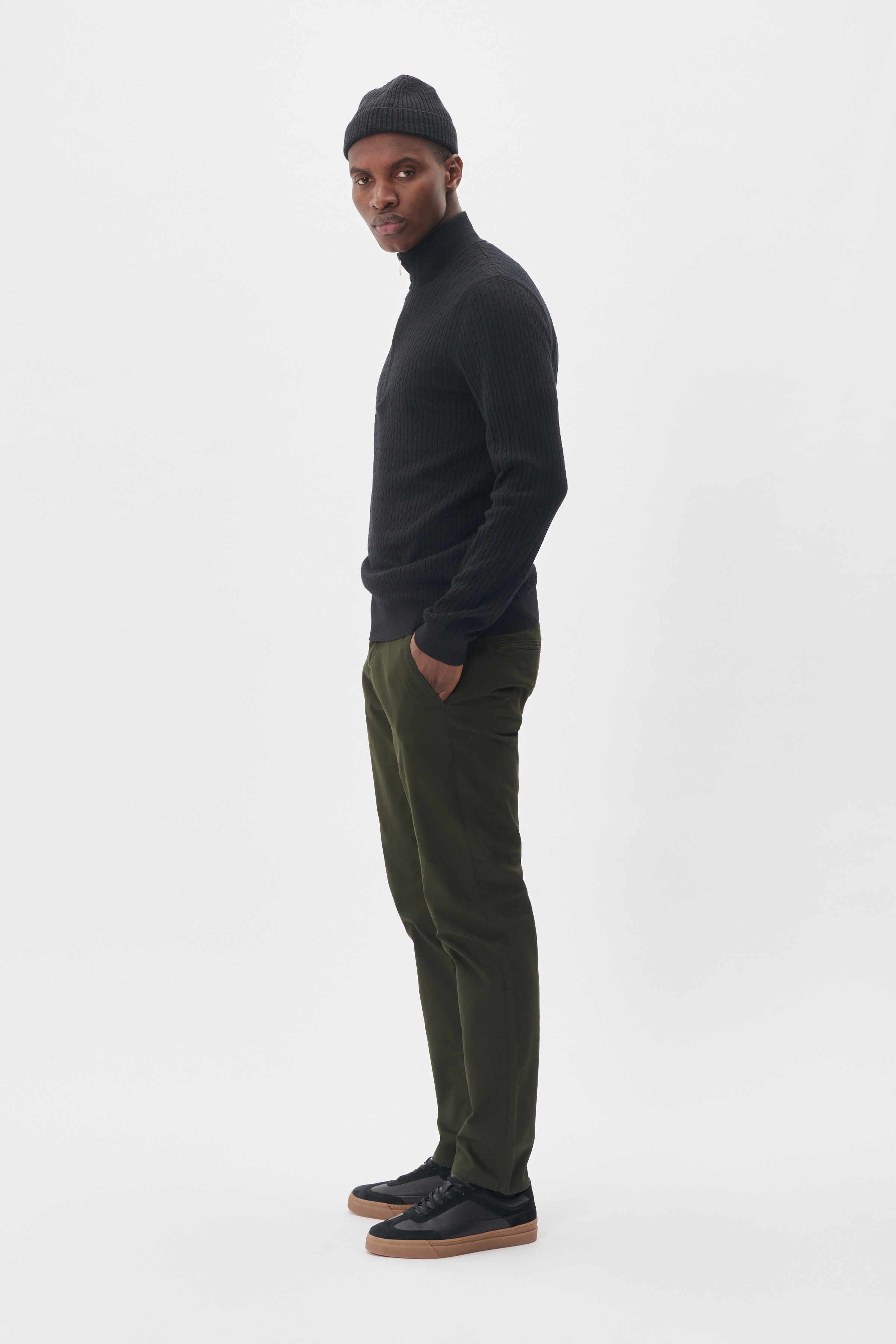 MABrent Trousers LOCATION NONE 30207455-190509