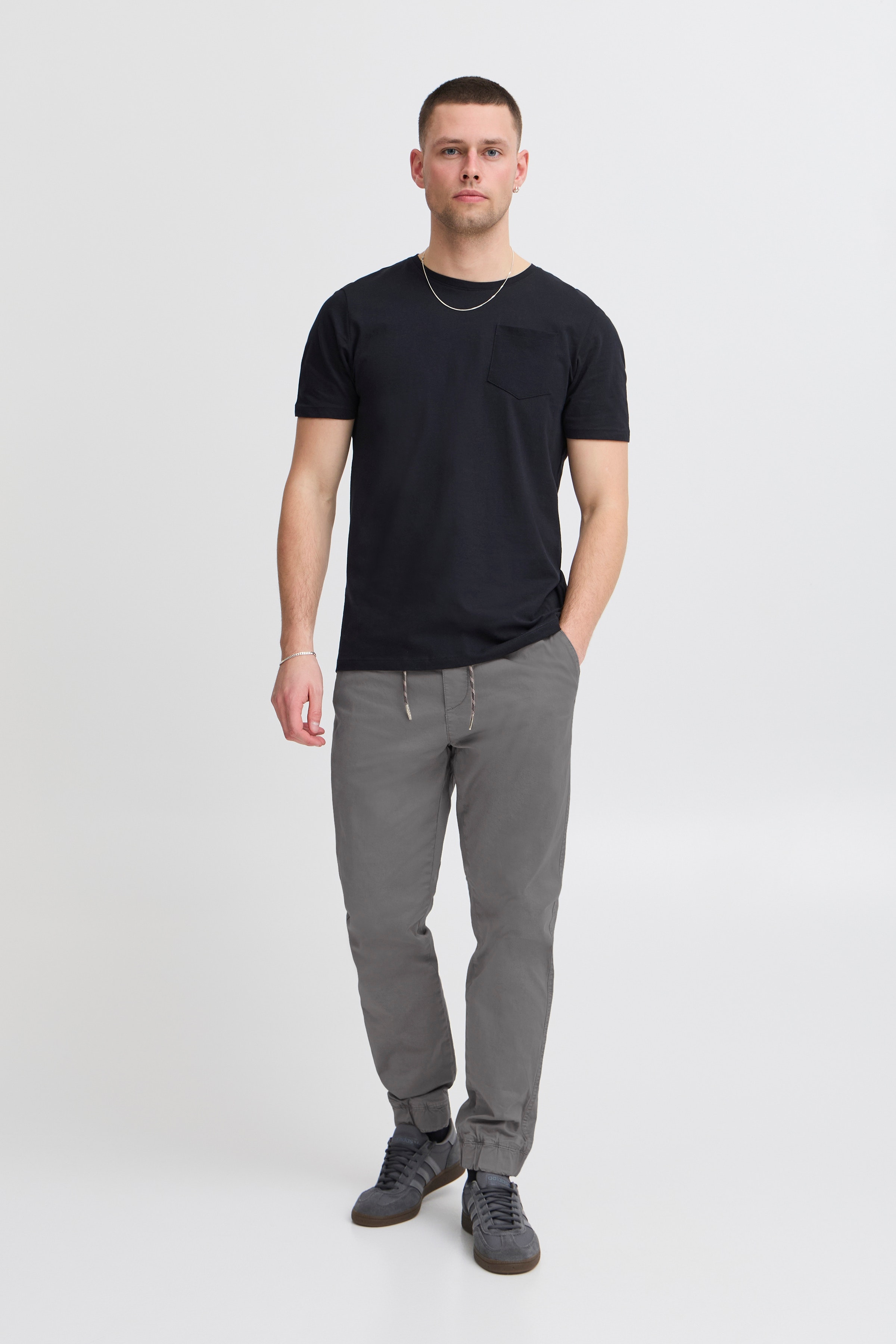 Casual Hose LOOKBOOK FRONT 20712044-70147