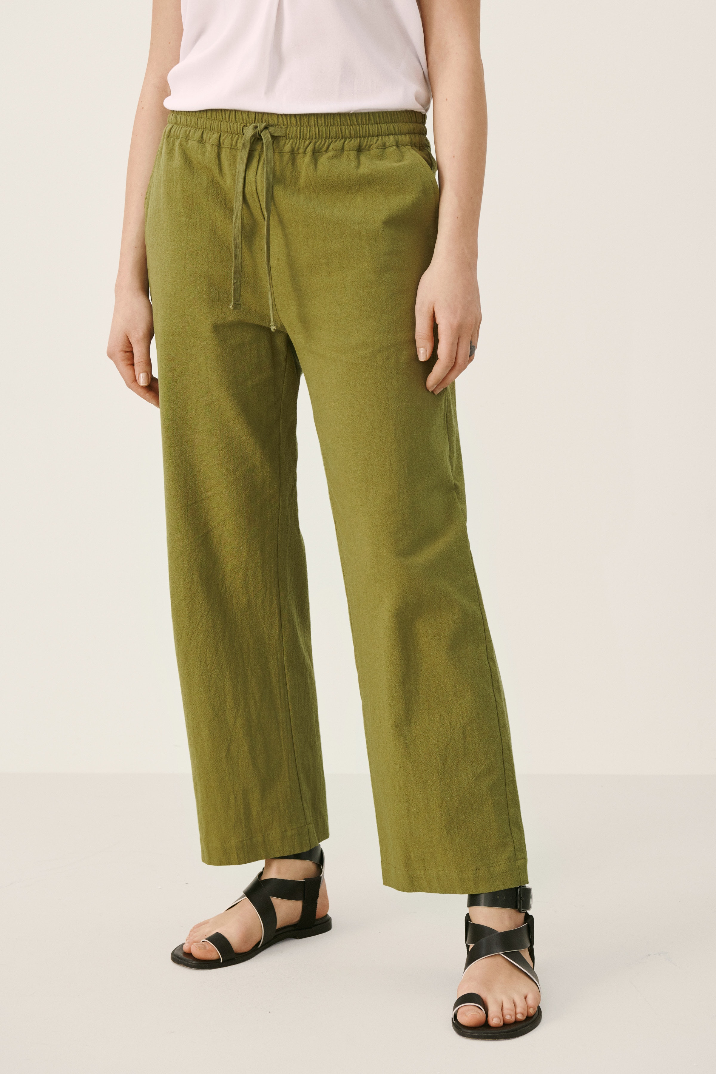 Casual Hose LOOKBOOK FRONT 30306066-180622