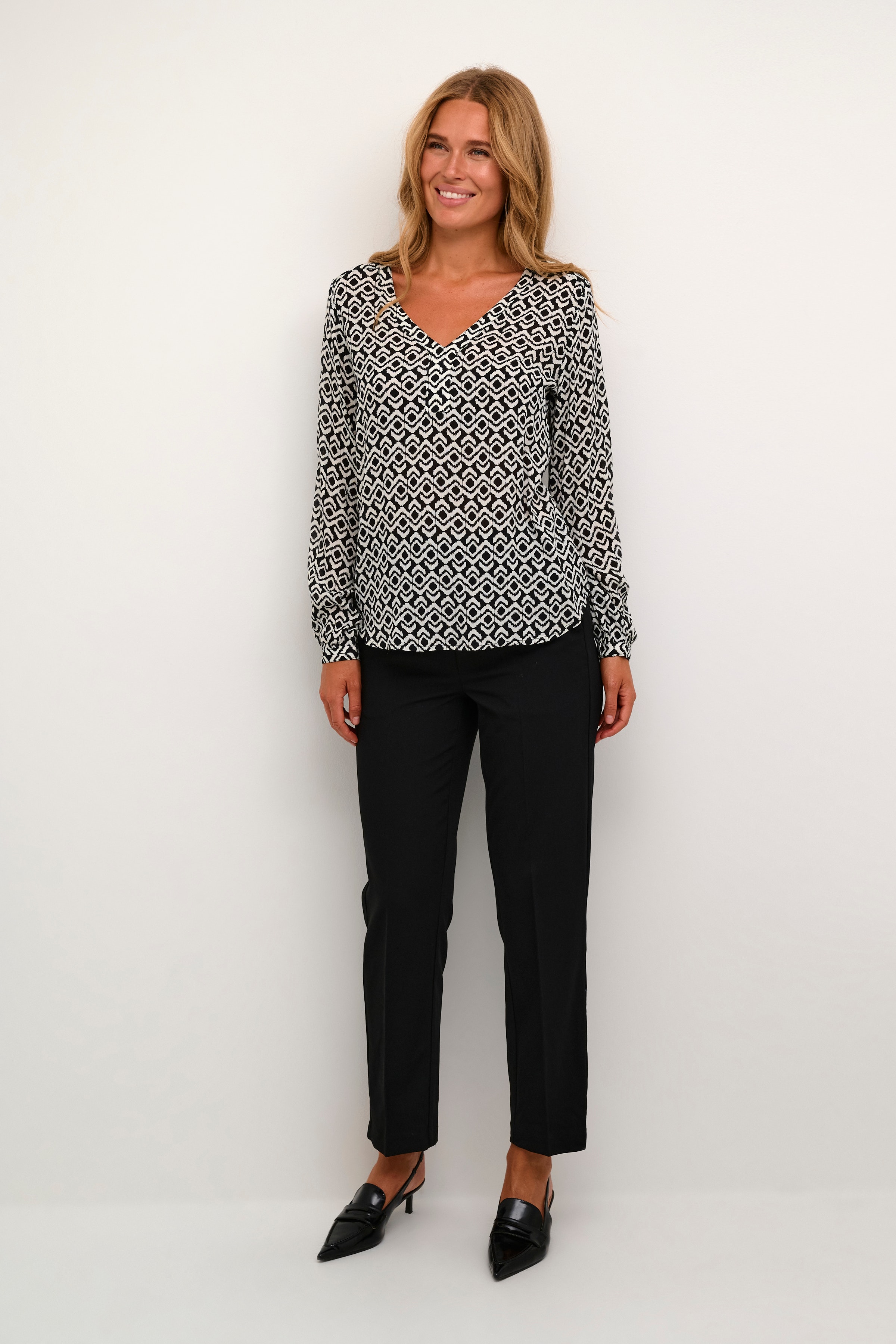 KAamber Bluse LOOKBOOK FRONT 10508254-105667