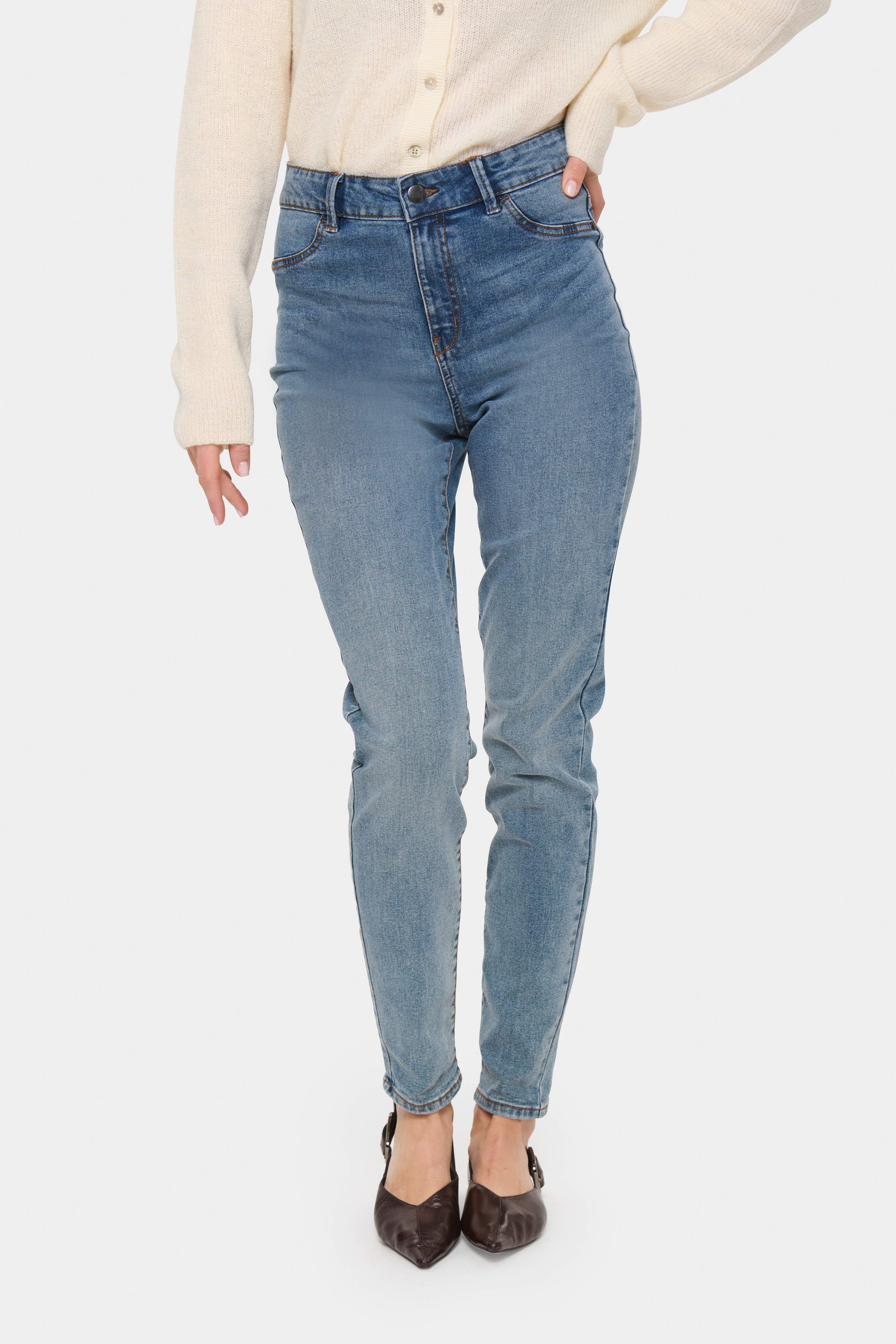 T5757, Jeans LOOKBOOK FRONT 30510166-134103