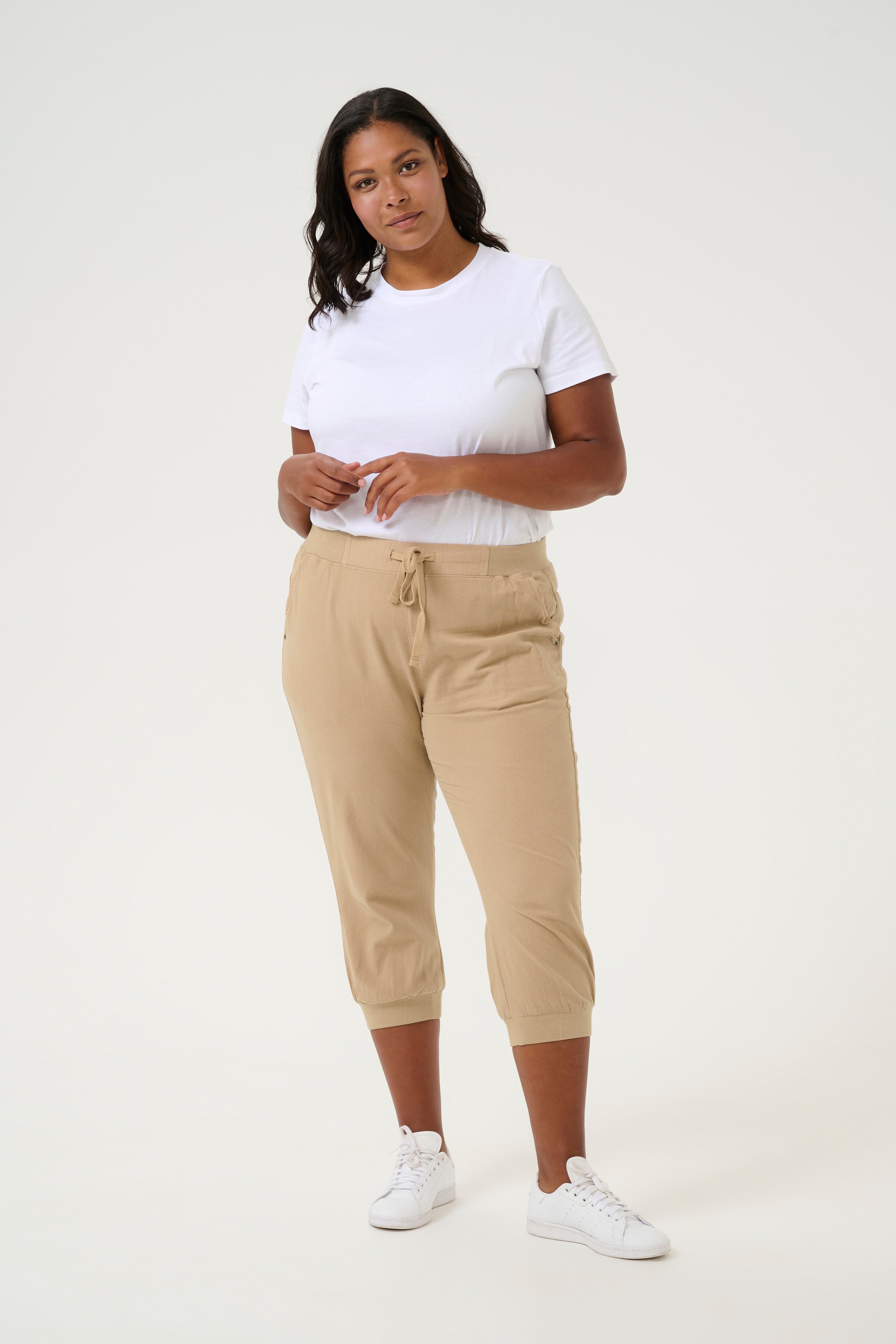 KCnana Capri pants LOOKBOOK FRONT 10580057-101239