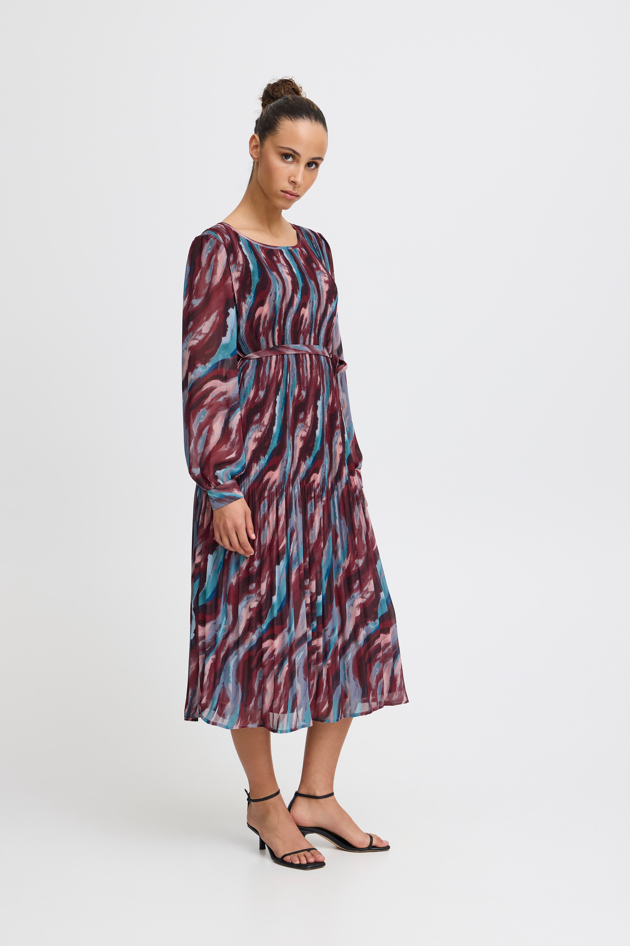 IHNEALLY Kjole LOOKBOOK FRONT 20121918-203678
