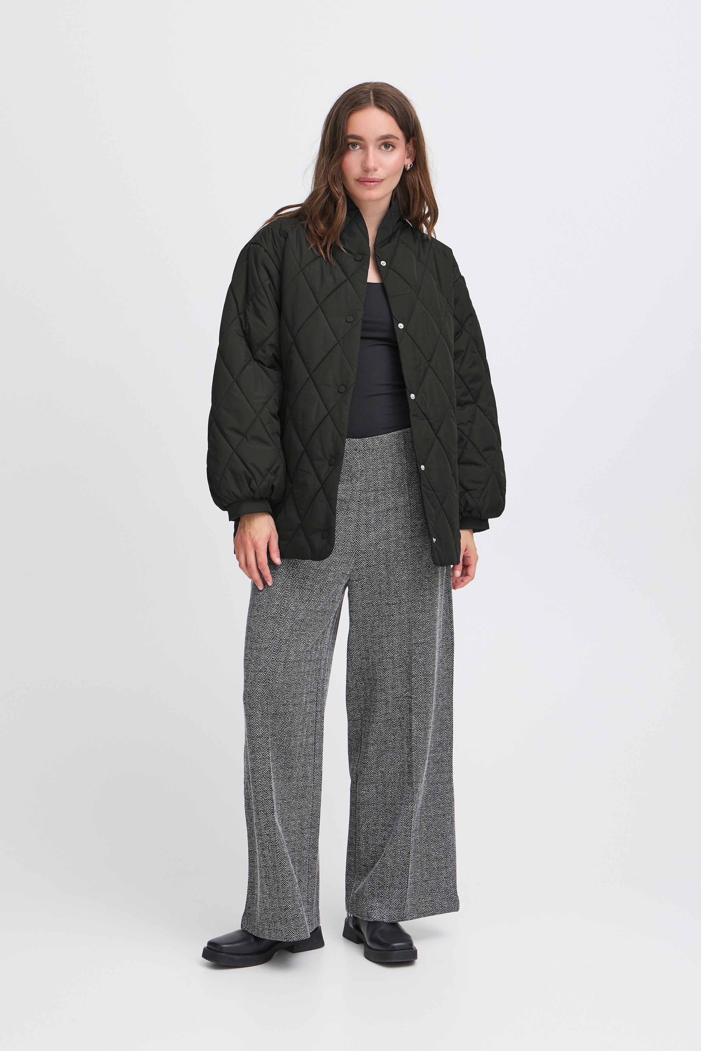 IHHANSA Yttertøy LOOKBOOK FRONT 20118774-194008