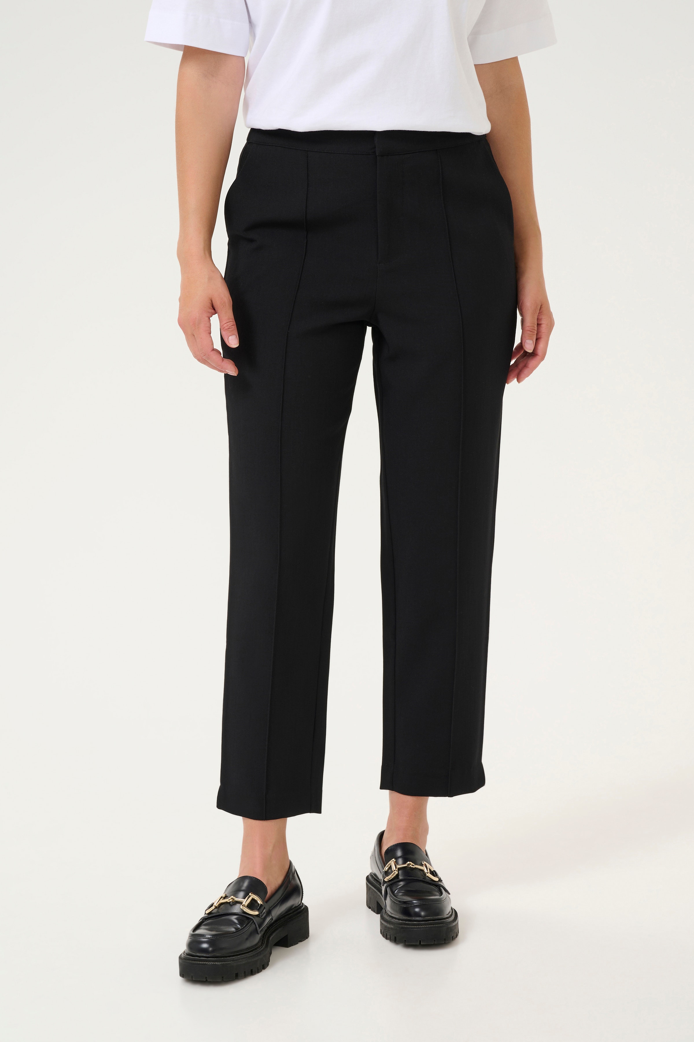 KAhella Trousers LOOKBOOK FRONT 10509772-100121