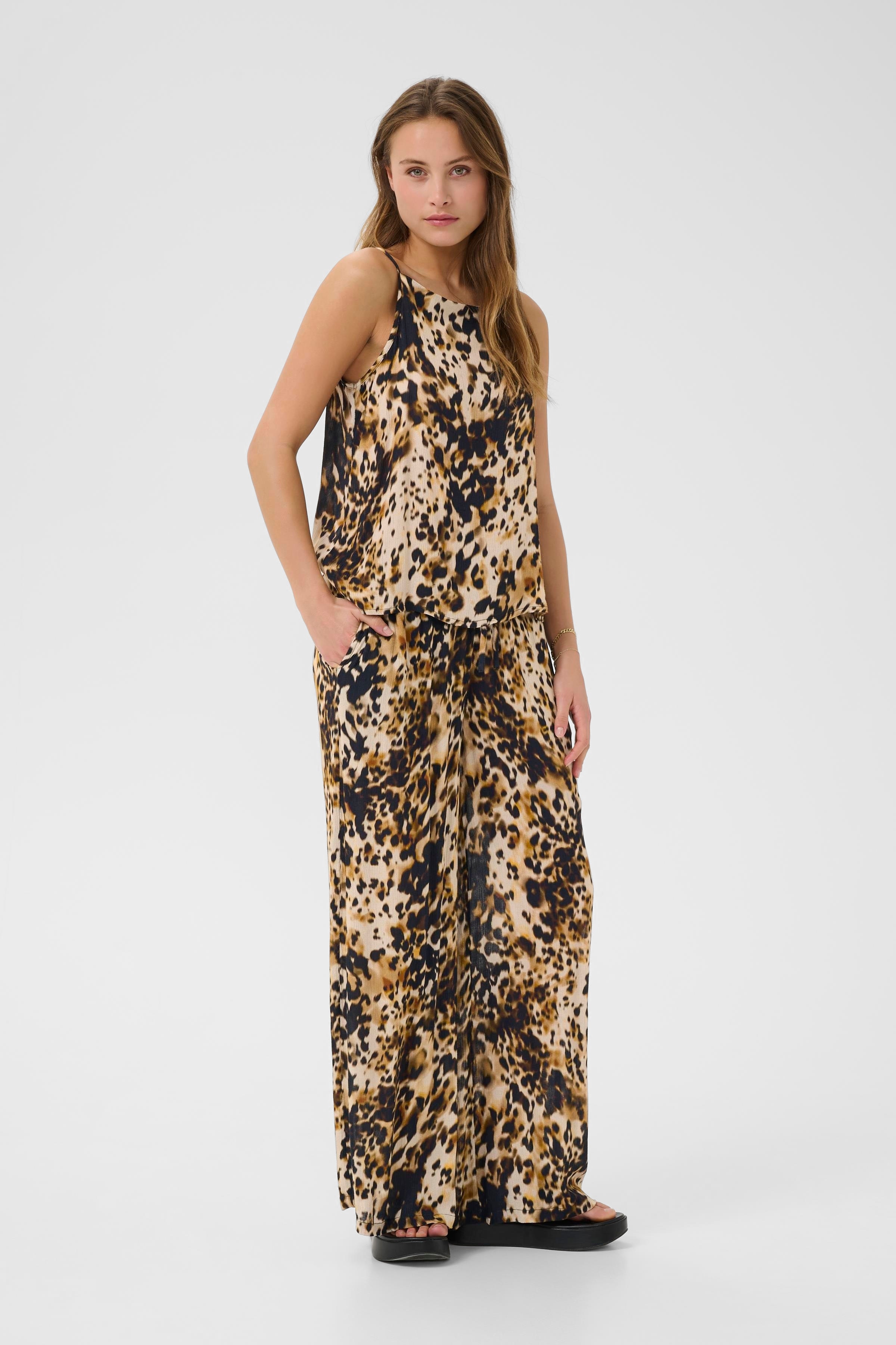 KAthora Bukser LOOKBOOK FRONT 10510037-107550
