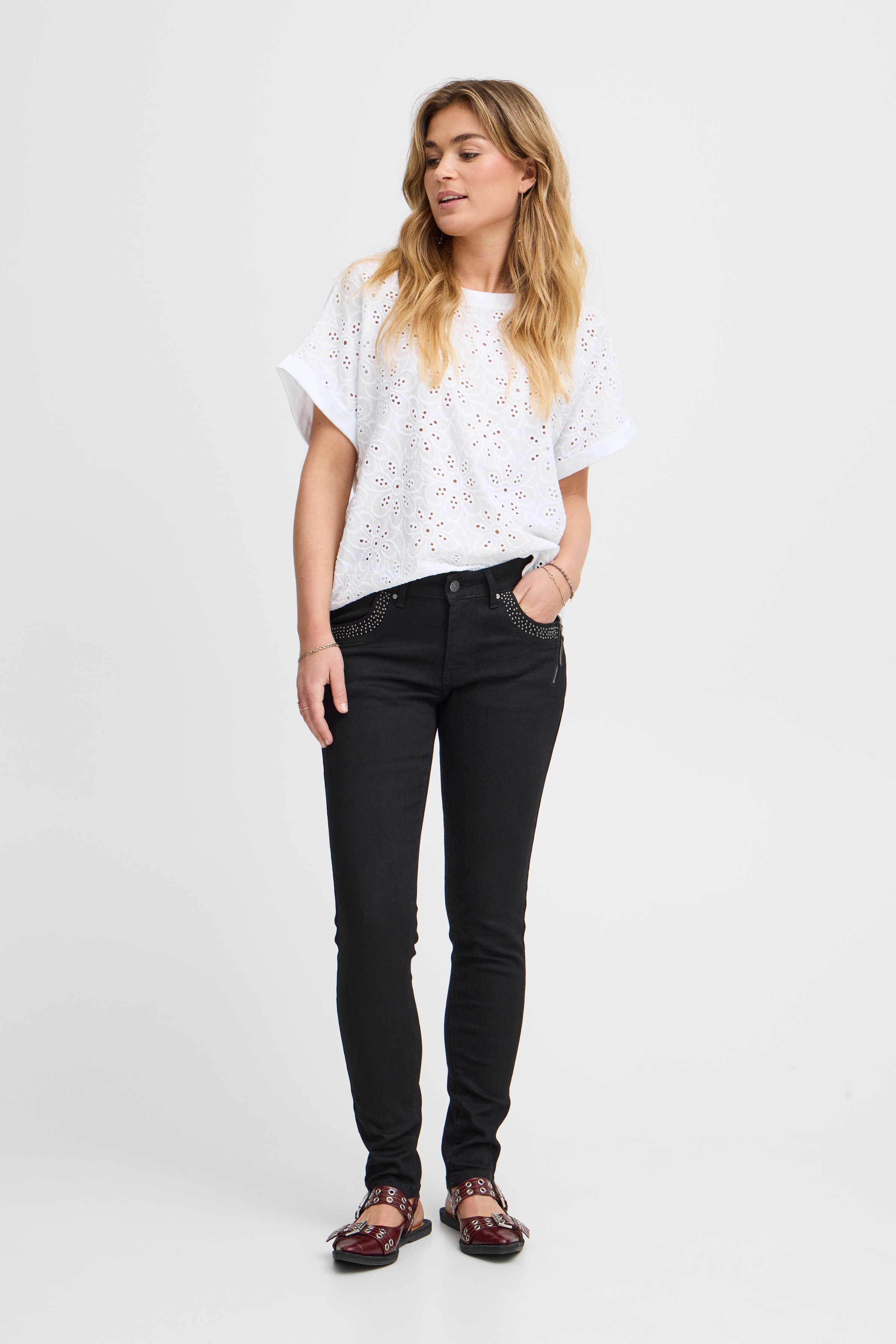 SBYELLOWSTONE Jeans LOOKBOOK FRONT 22100363-203663
