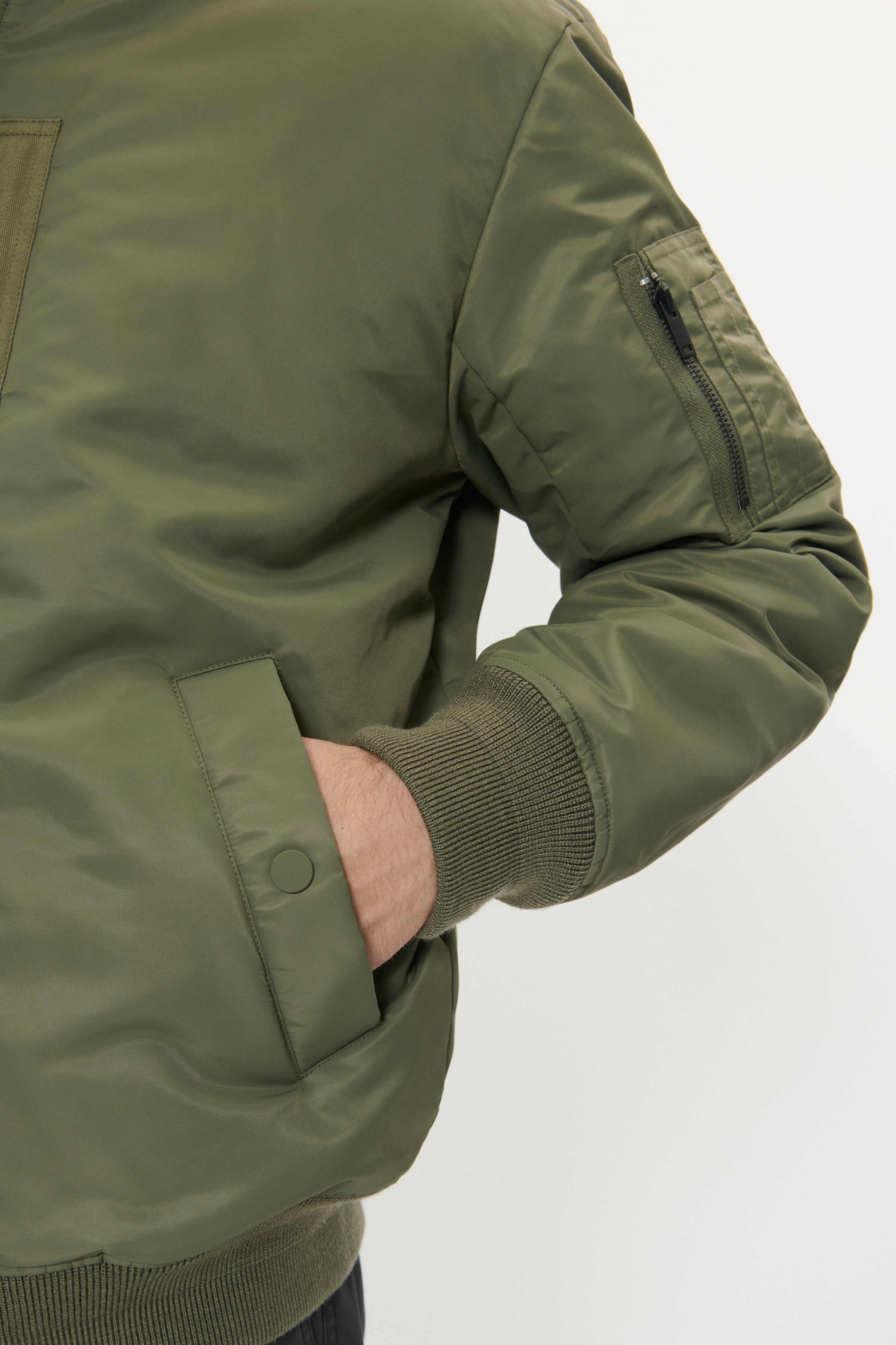 MAbatley M73 Bomber jacket LOOKBOOK DETAIL 30208862-190515