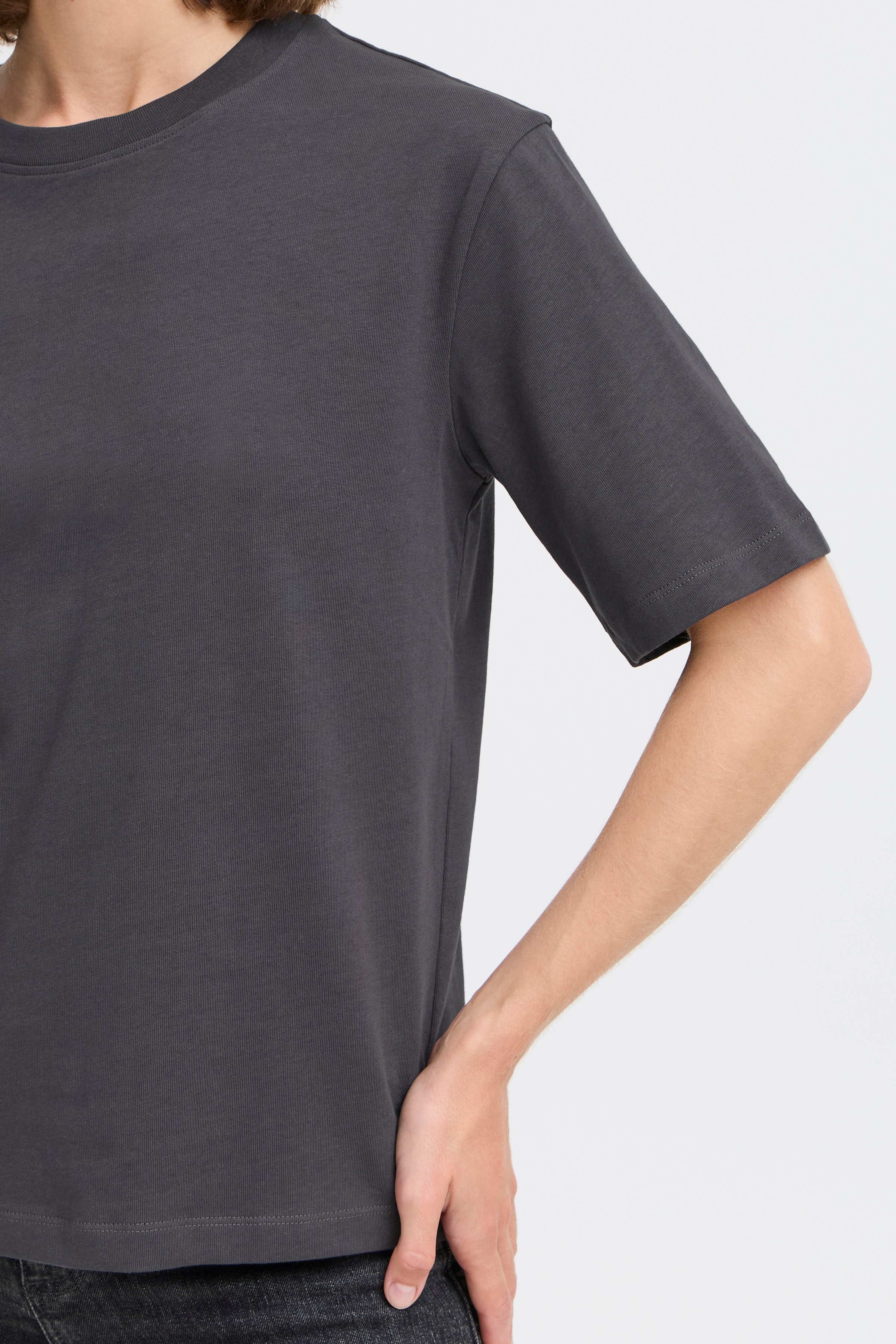 BYTROLLO T-shirt LOOKBOOK DETAIL 20814444-190201