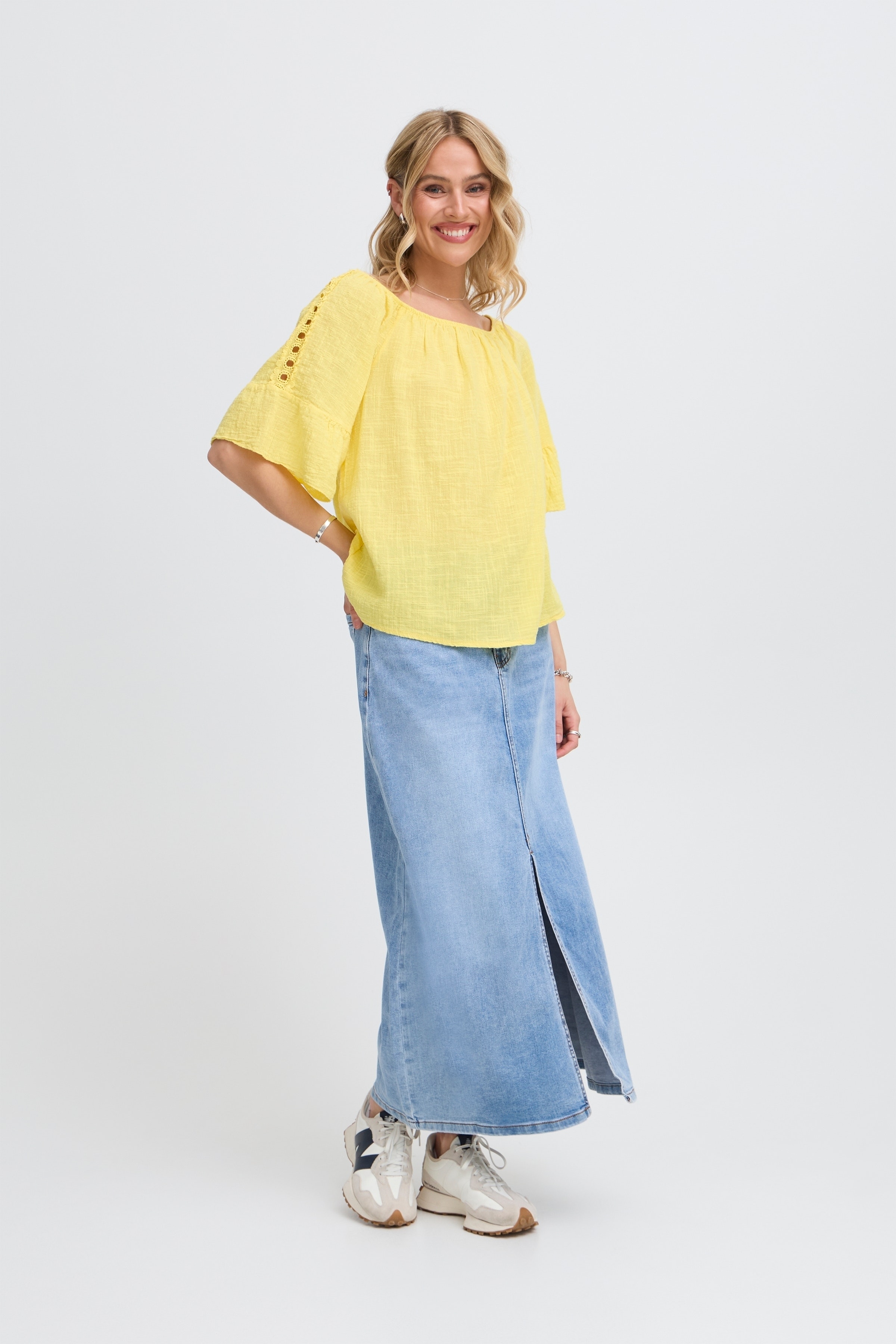 SBALEXA Blouse LOOKBOOK FRONT 22100976-120825