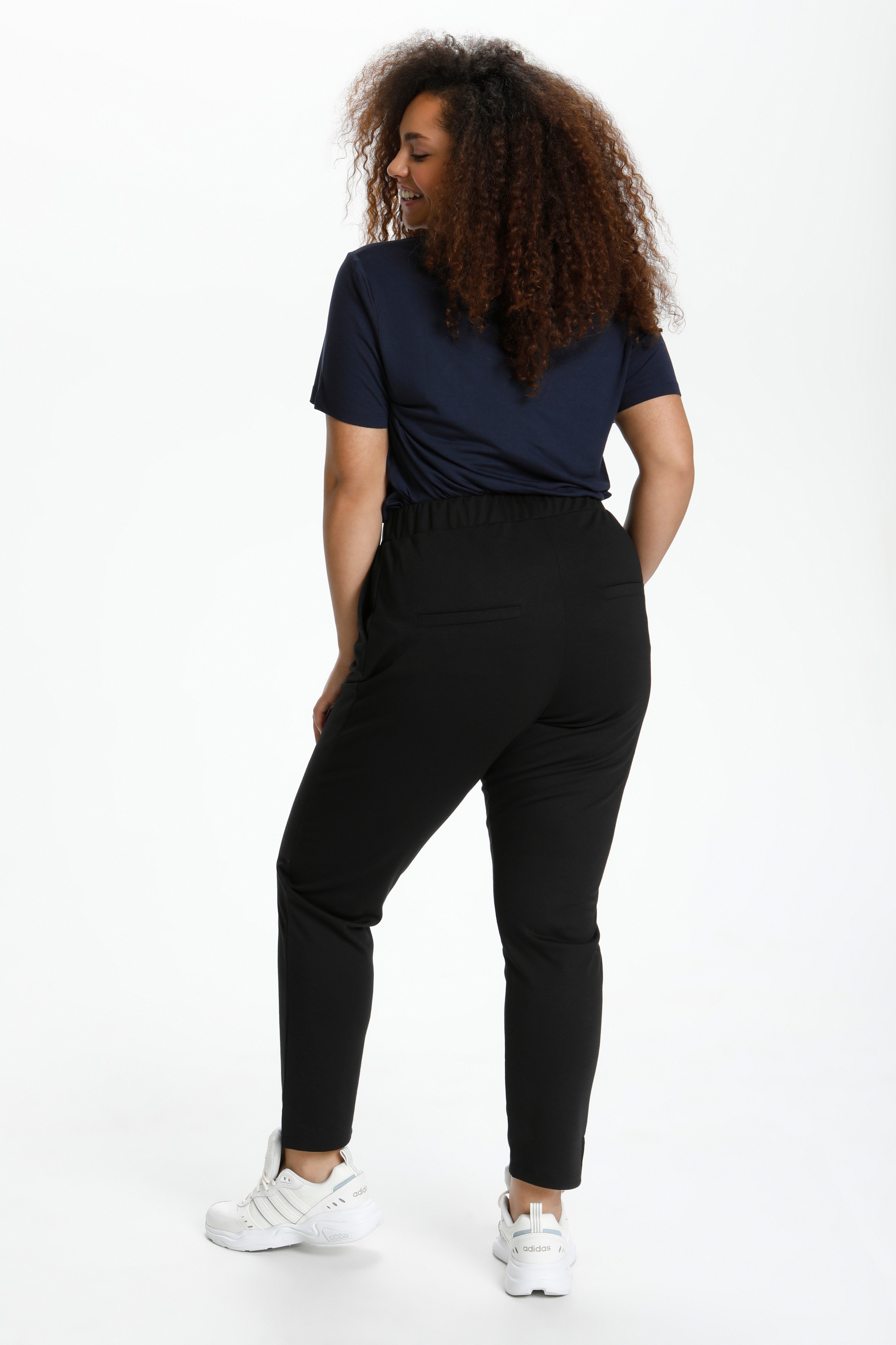 KColivia Hose LOOKBOOK BACK 10580416-100121