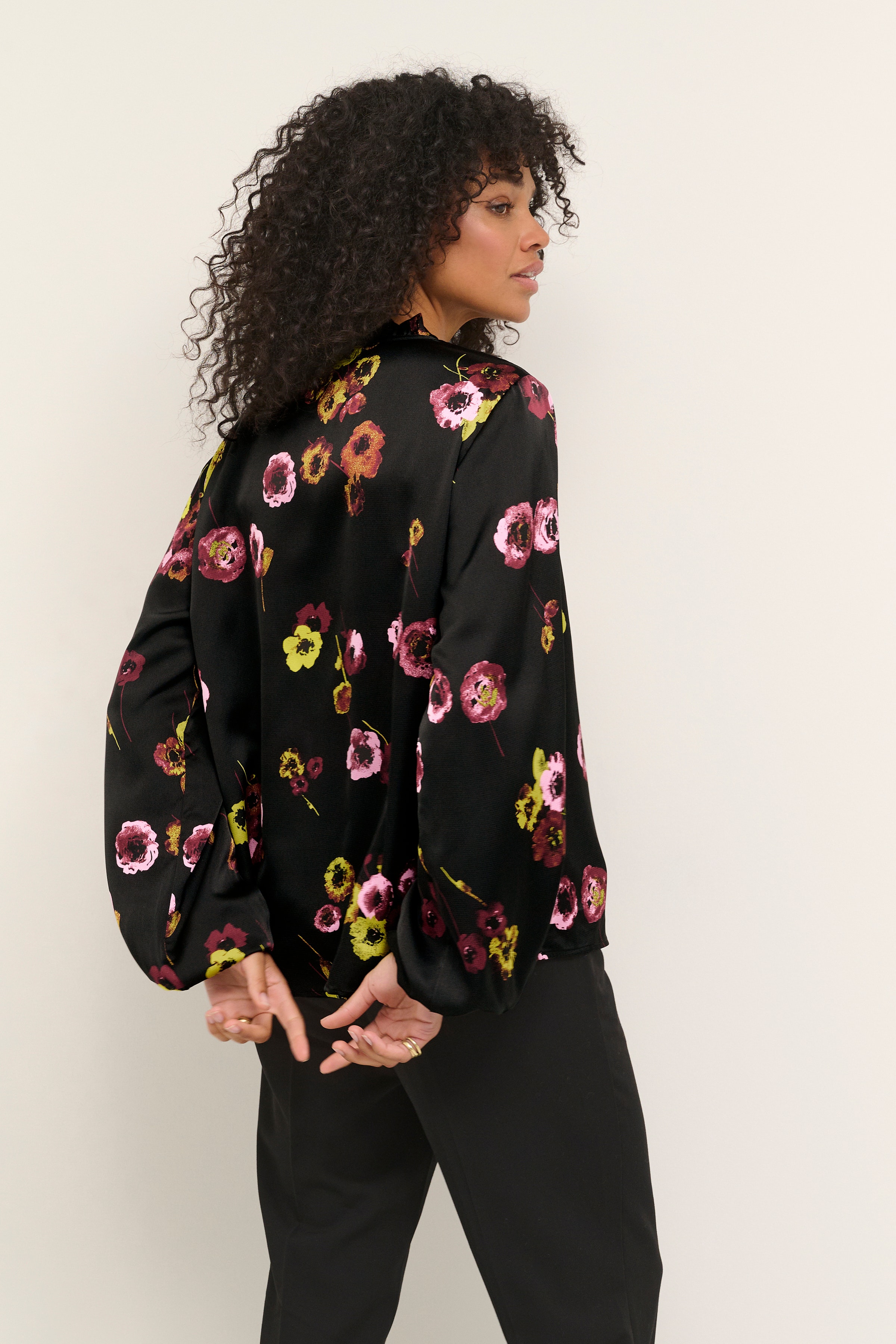 KAdonna Bluse LOOKBOOK BACK 10507156-103694