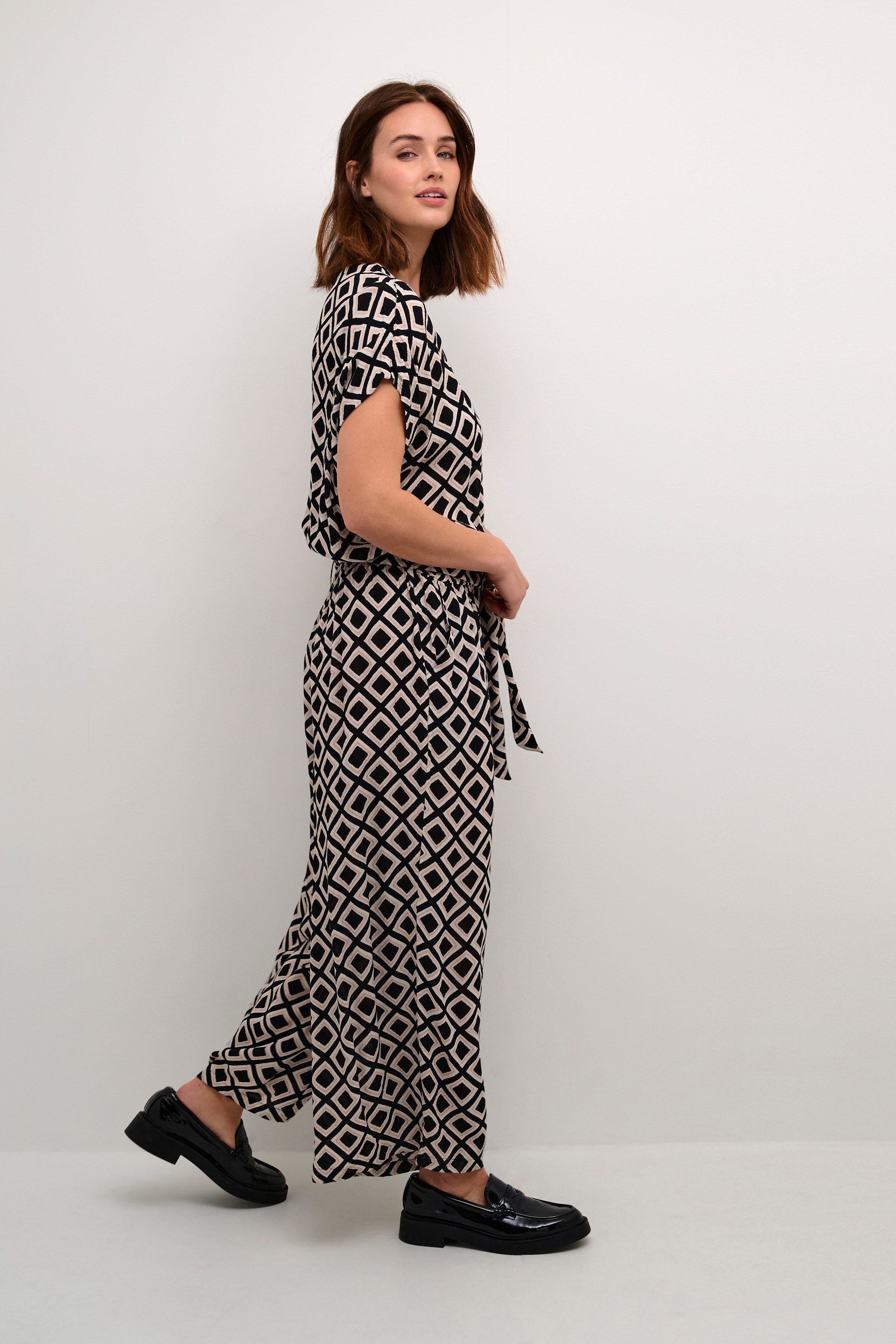 KAmille Overall LOOKBOOK FRONT 10552230-106218