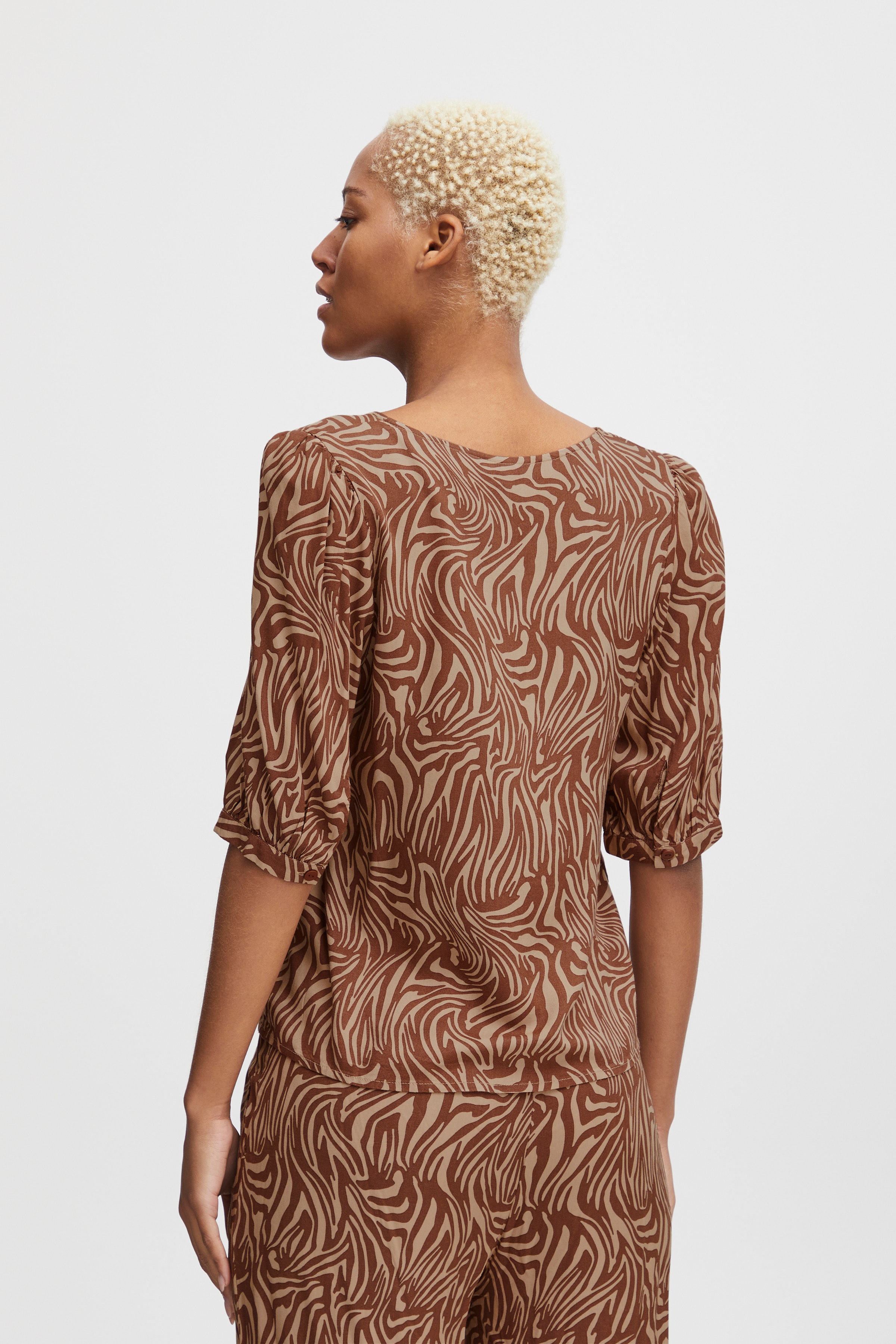IHRITA Bluse LOOKBOOK FRONT 20118885-201993