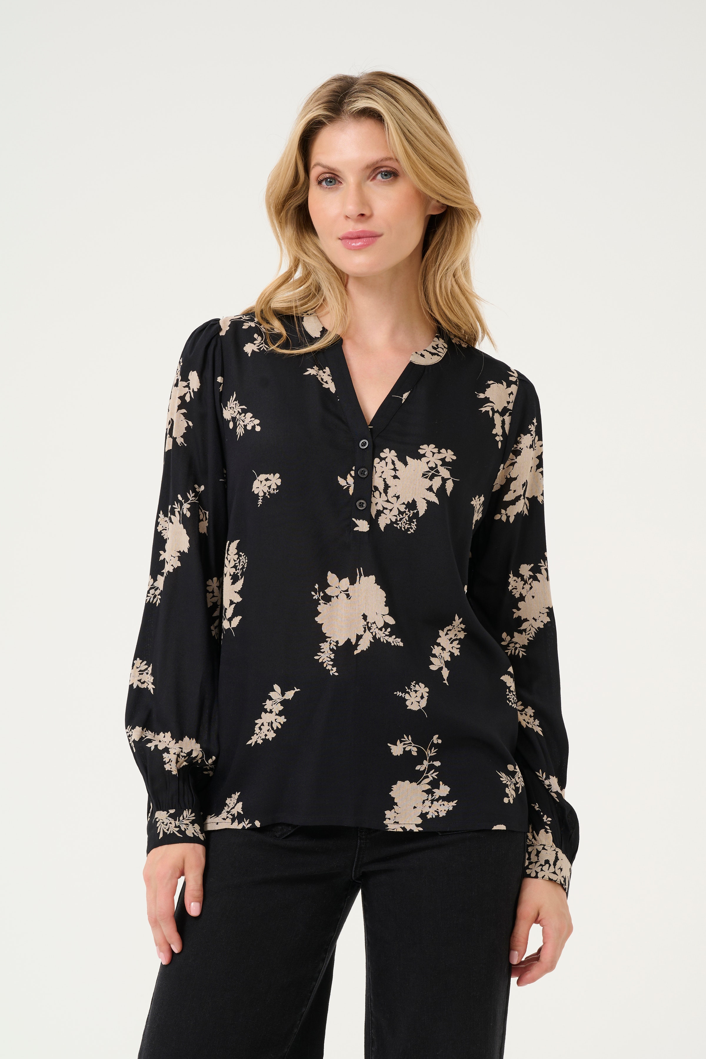 KAsomia Bluse LOOKBOOK FRONT 10507259-106367