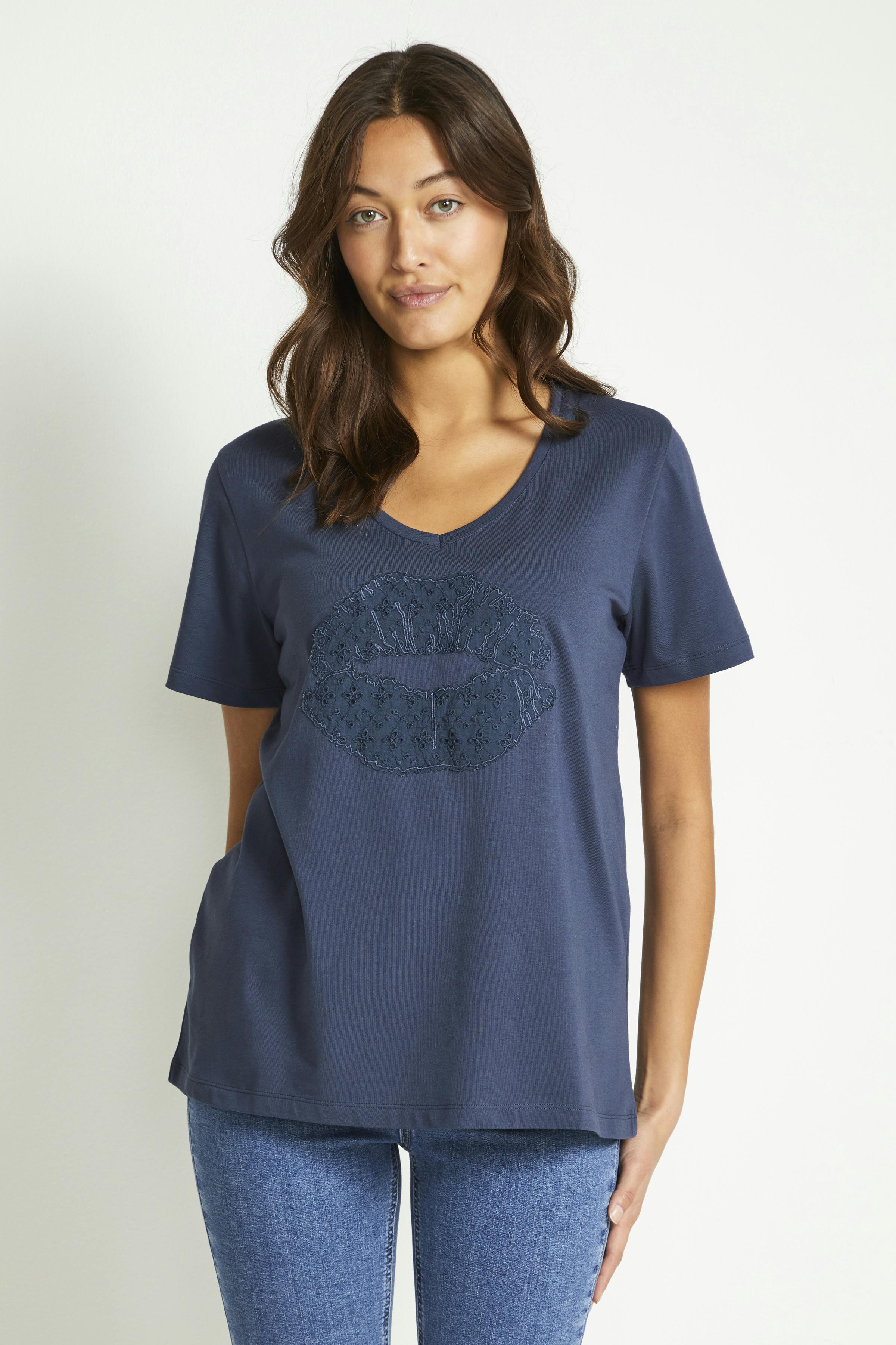 CUgith V-neck T-shirt LOOKBOOK FRONT 50108764-194024