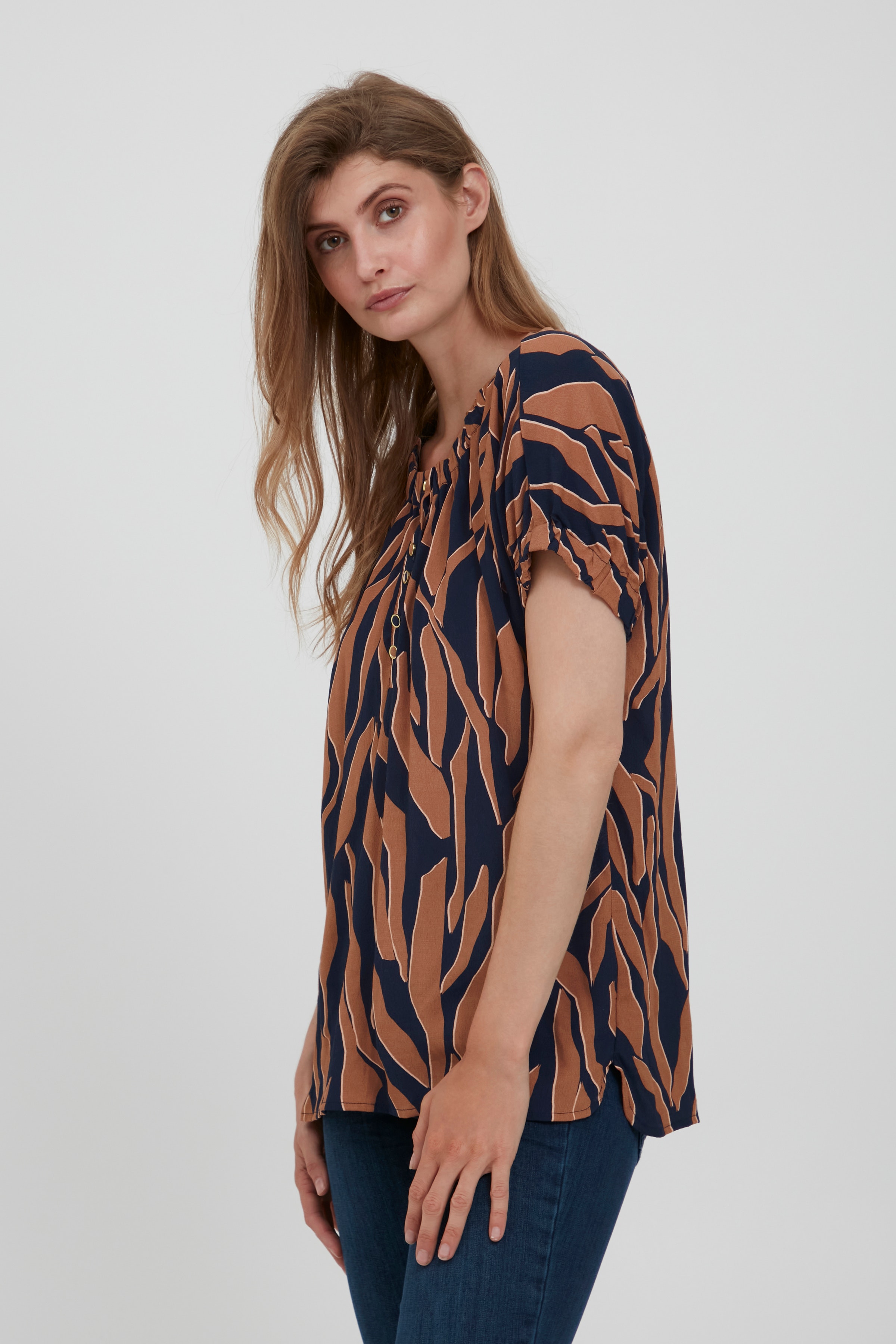 Blouse with short sleeve LOOKBOOK FRONT 20404148-200879