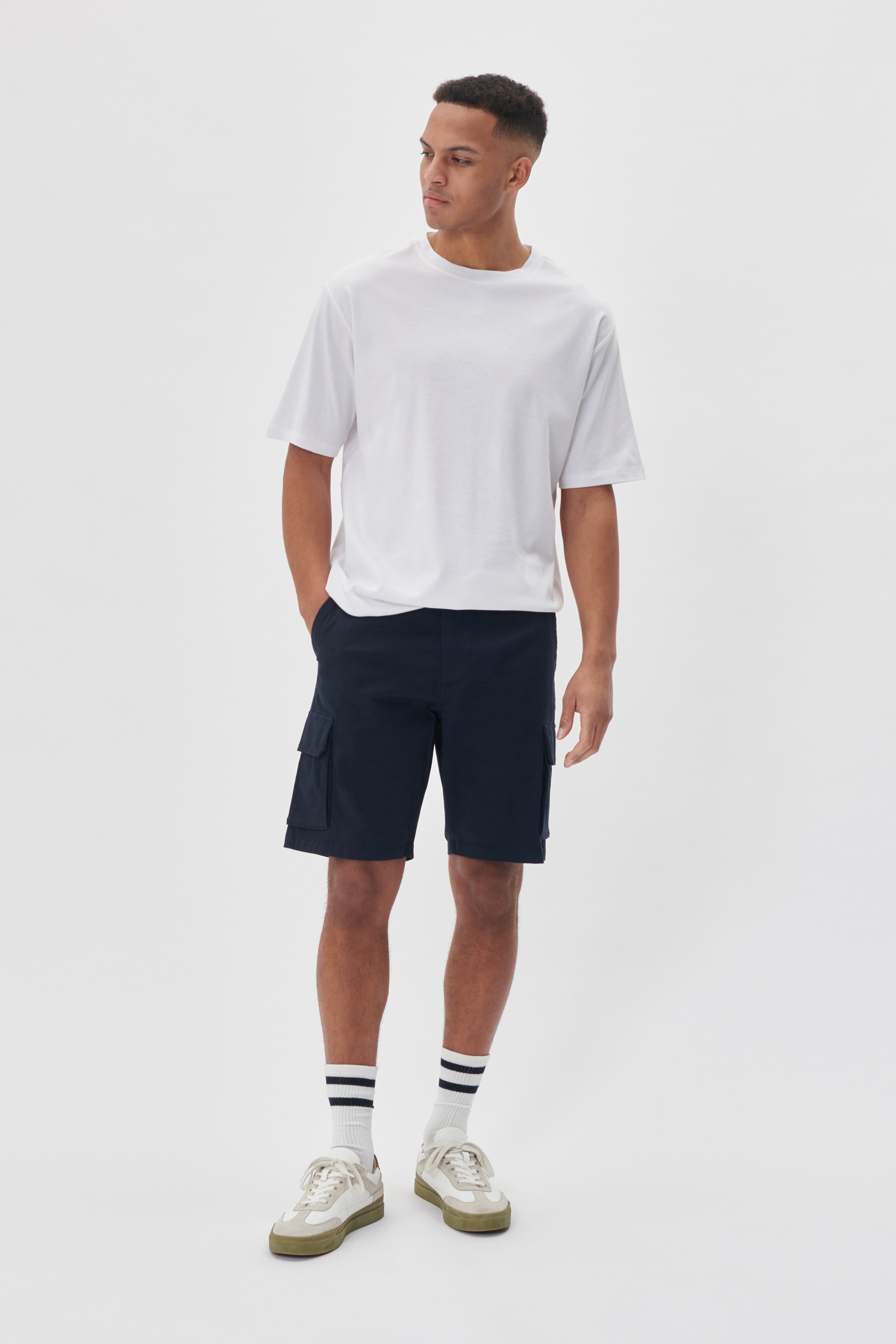 MAThomas Shorts LOOKBOOK FRONT 30207547-194011