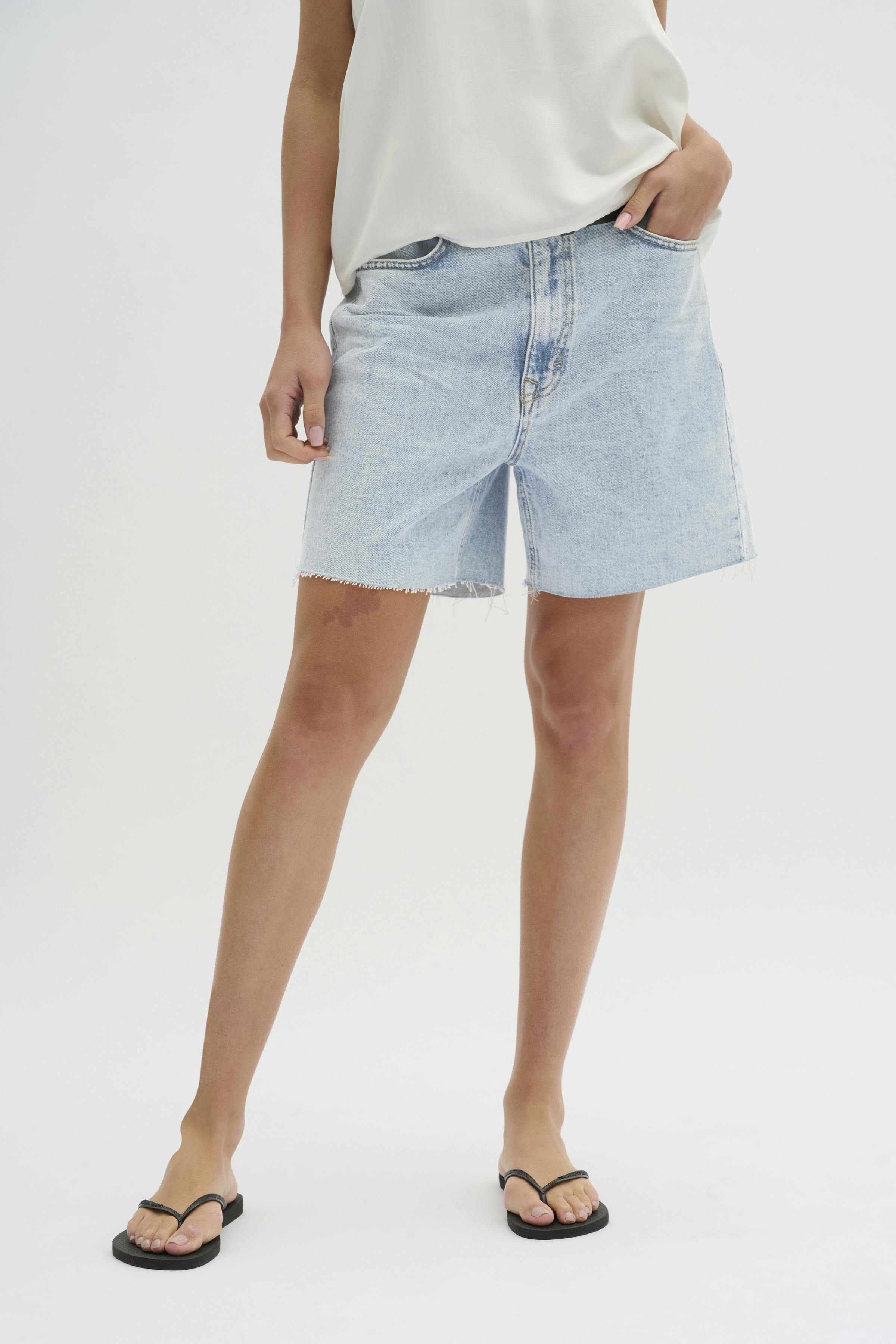 LucyMW Shorts LOOKBOOK FRONT 10704732-100046