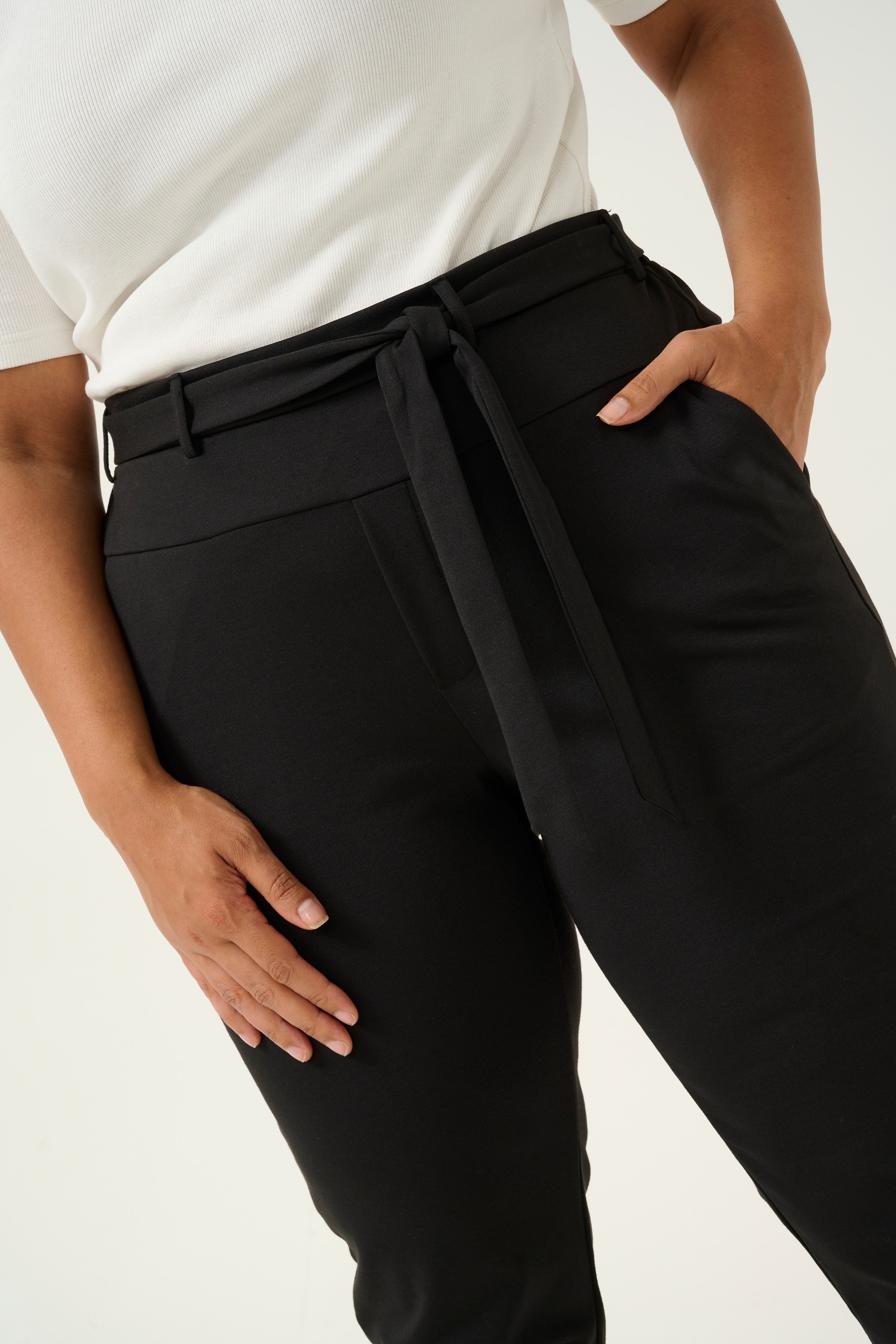 KCjenna Trousers LOOKBOOK DETAIL 10582254-100121