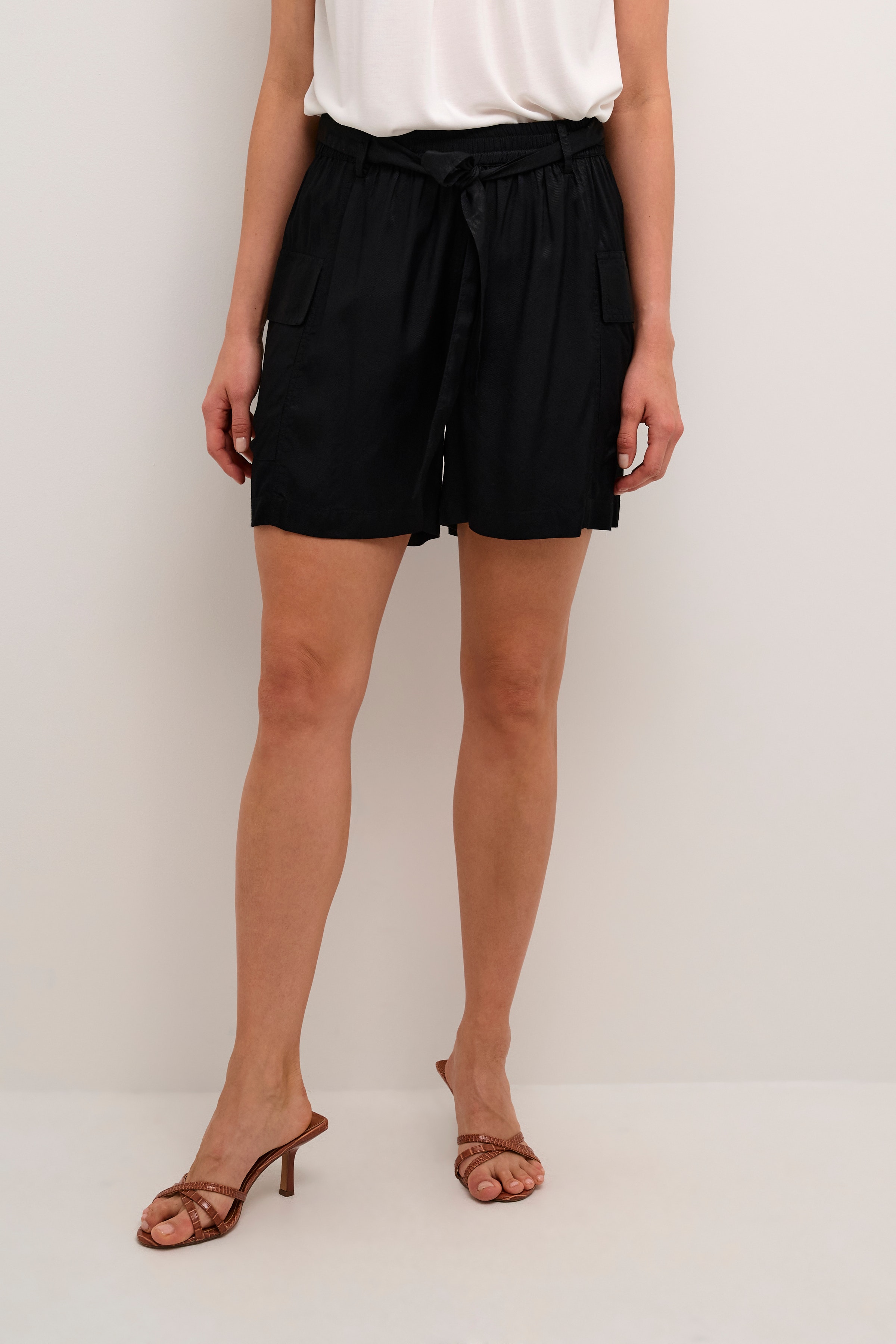 CUannelene Shorts LOOKBOOK FRONT 50110640-500012