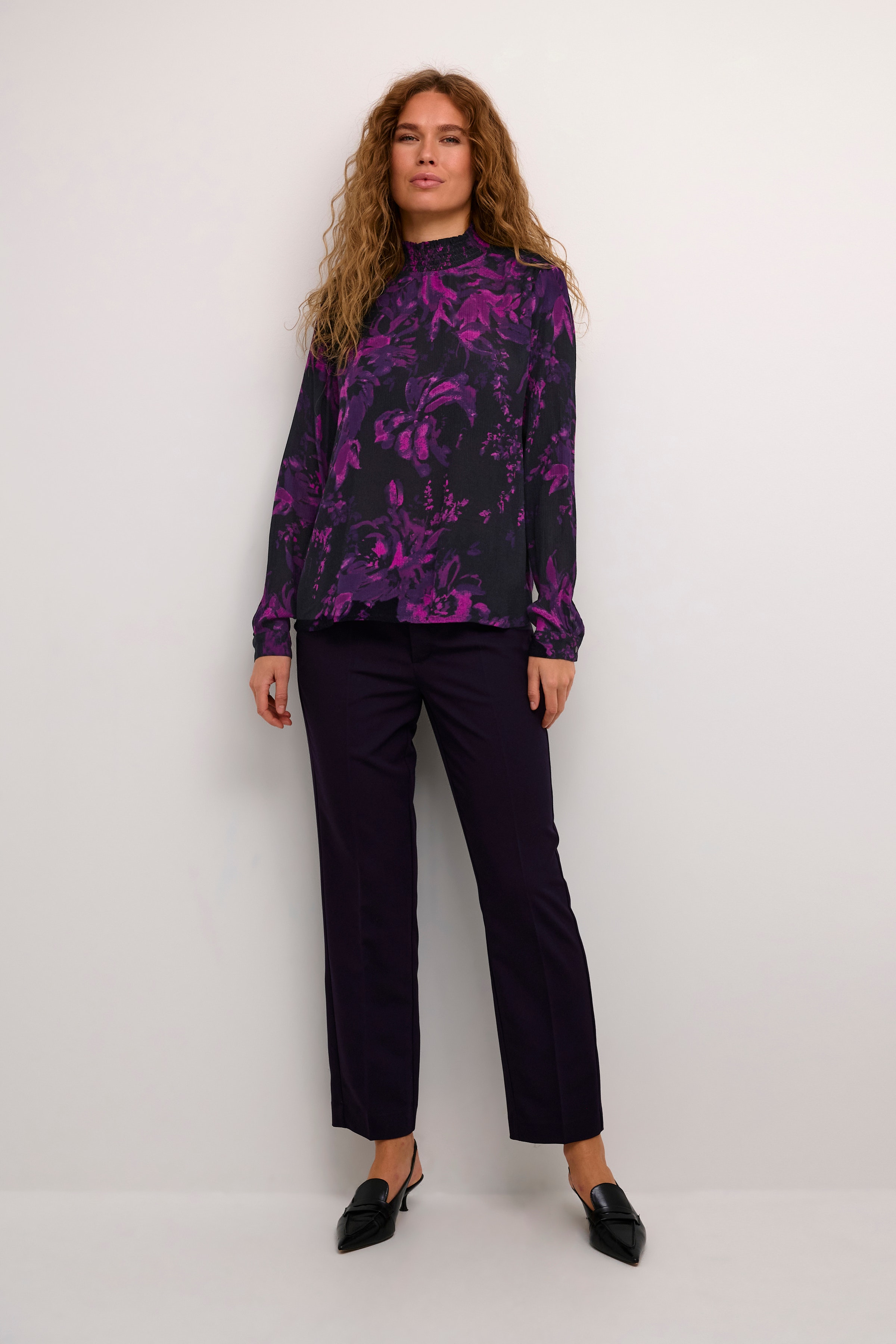 KAamber Bluse LOOKBOOK FRONT 10508258-106704