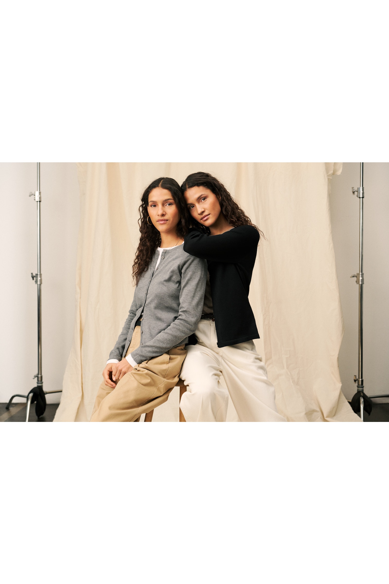 MilaSZ R-Neck Cardigan LOCATION NONE 30500005-0001