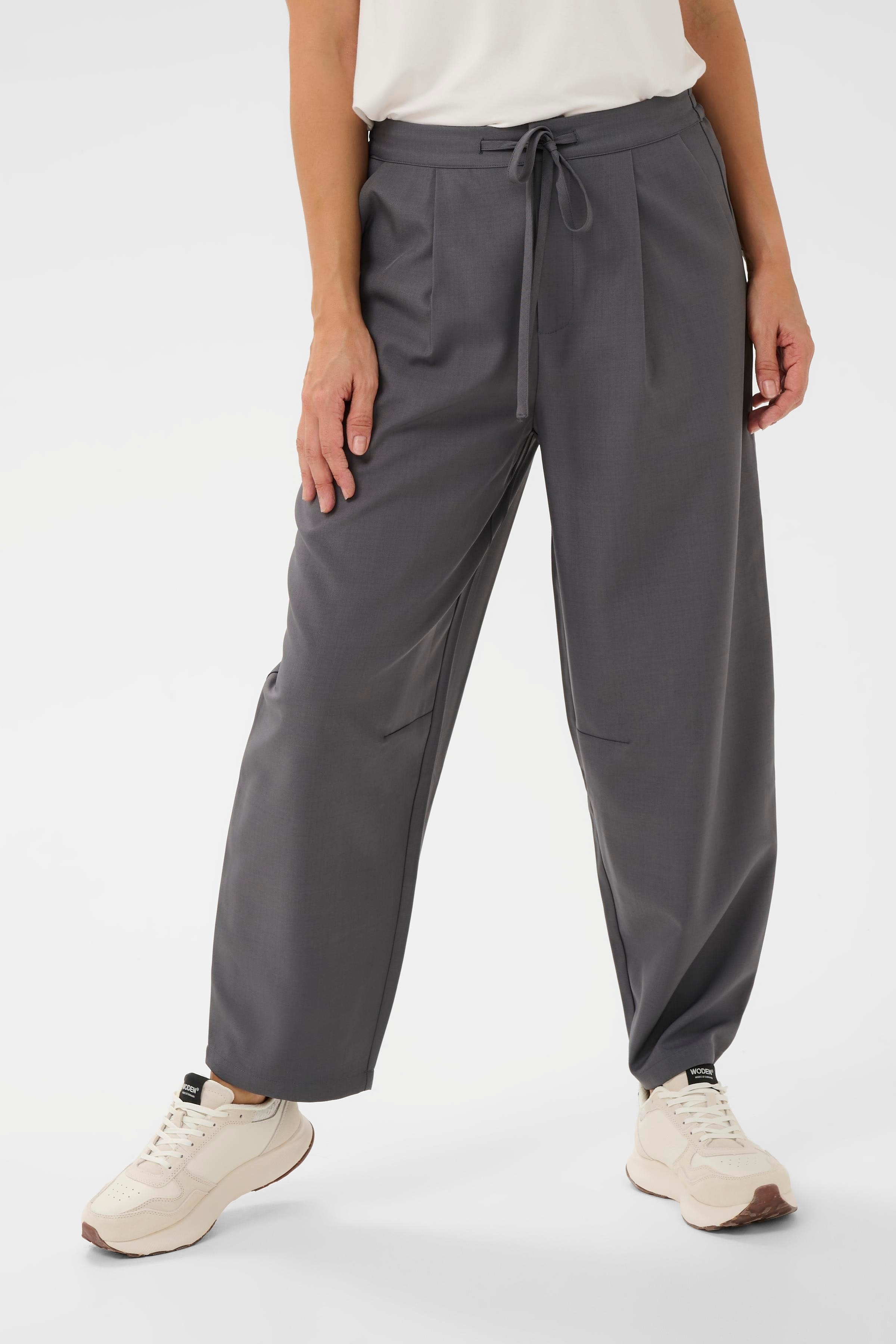 BPbriella Trousers LOOKBOOK FRONT 40200101-109147
