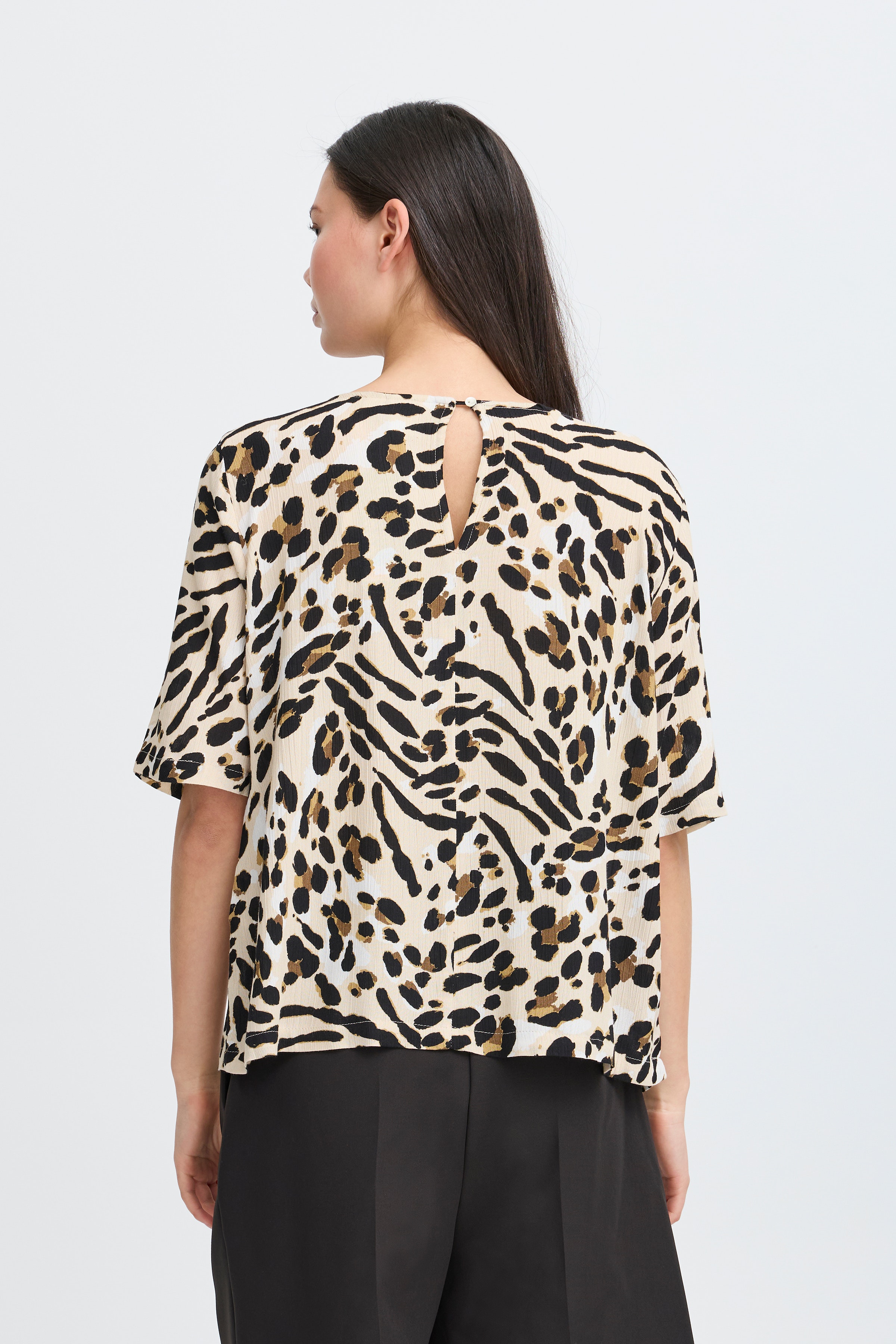 Kortermet bluse LOOKBOOK BACK 20122971-204480