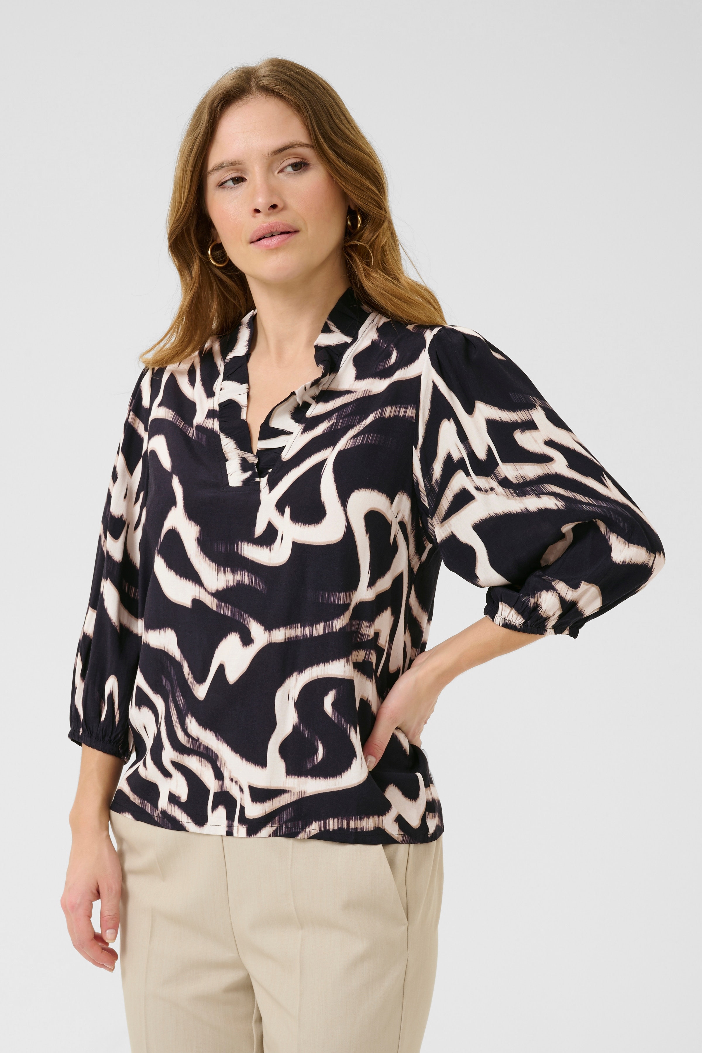 KAmartha Bluse LOOKBOOK FRONT 10510322-107701