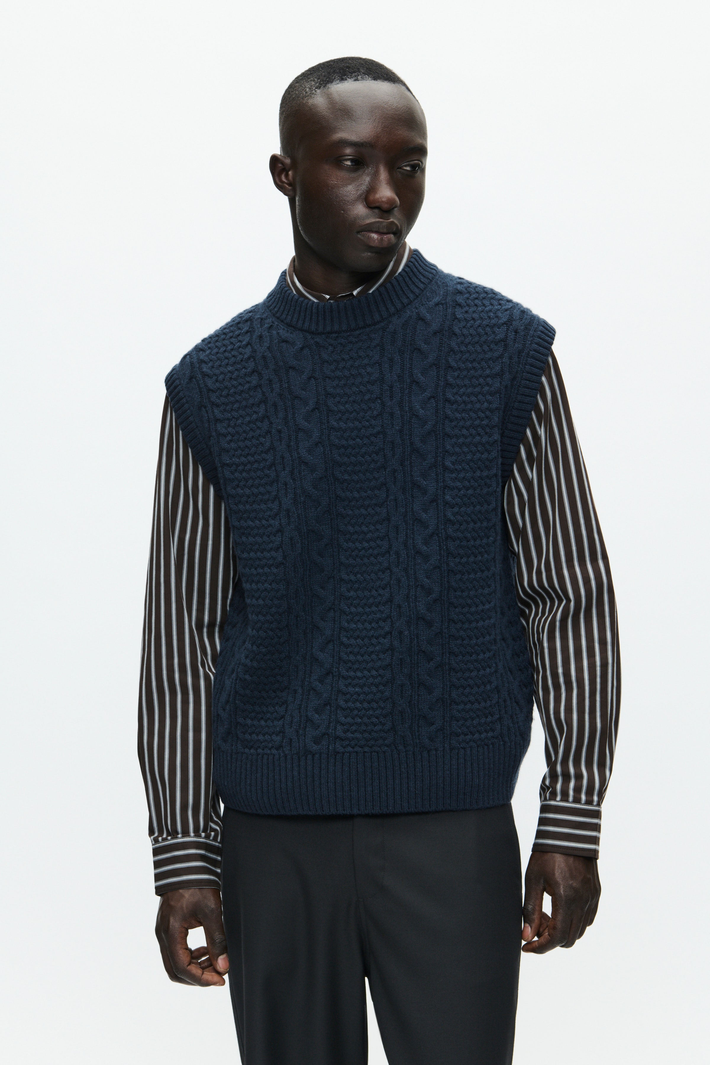 WWHolger Slipover LOOKBOOK FRONT 30251743-194011