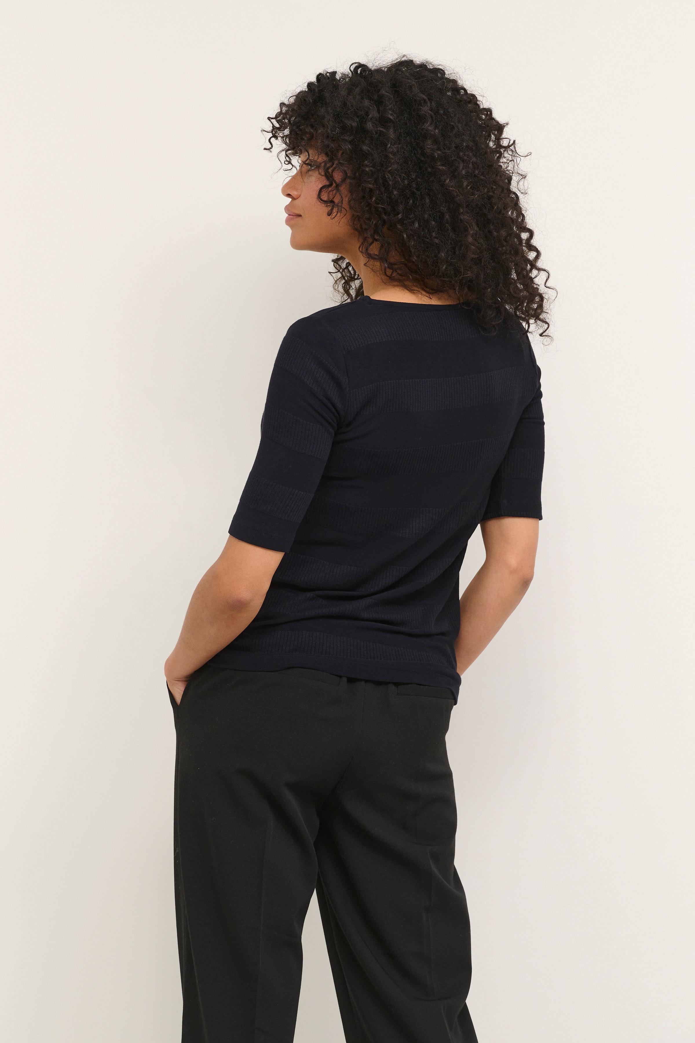 KAria T-shirt LOOKBOOK BACK 10506944-100121