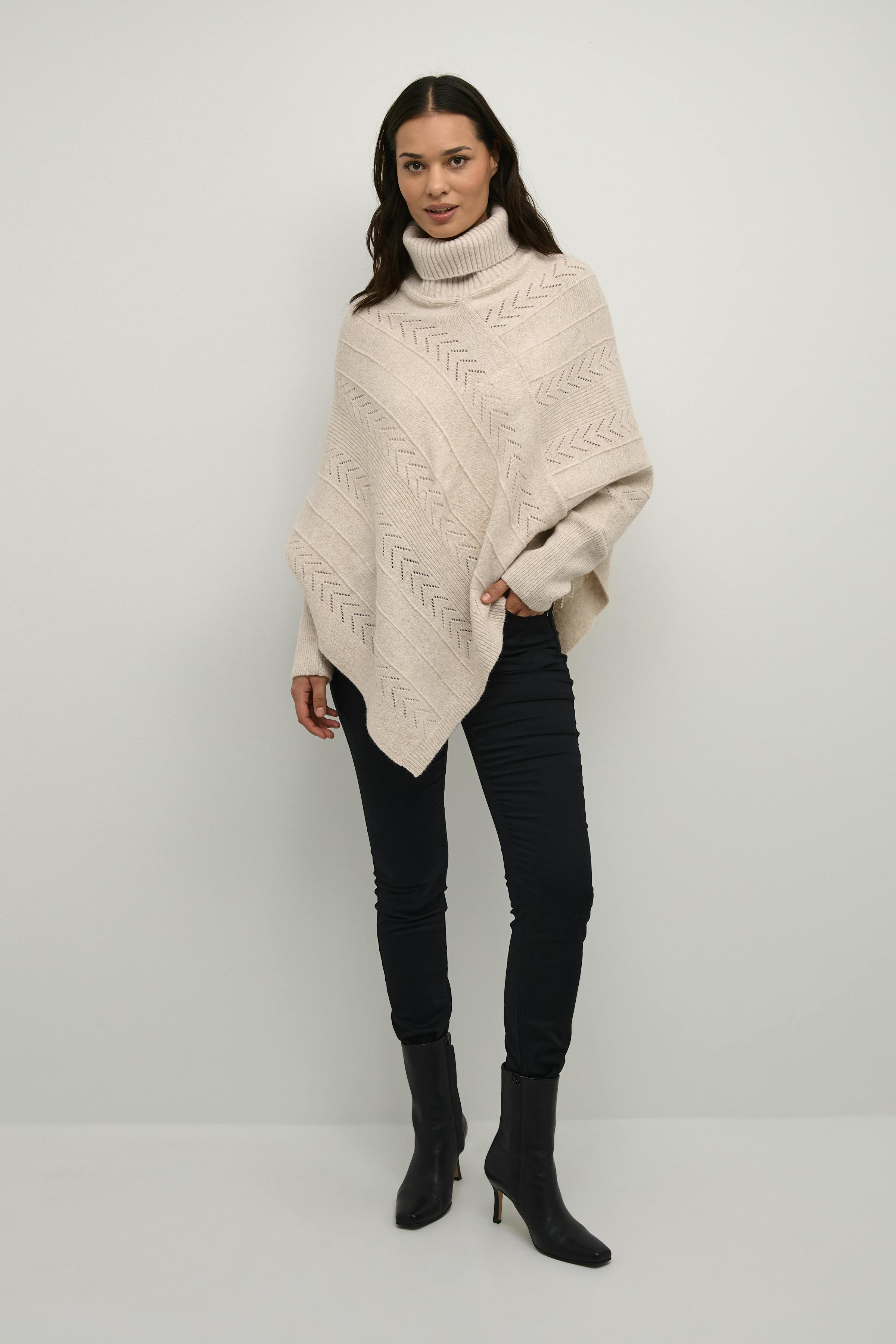 CRHoliday Poncho LOOKBOOK FRONT 10612387-100232