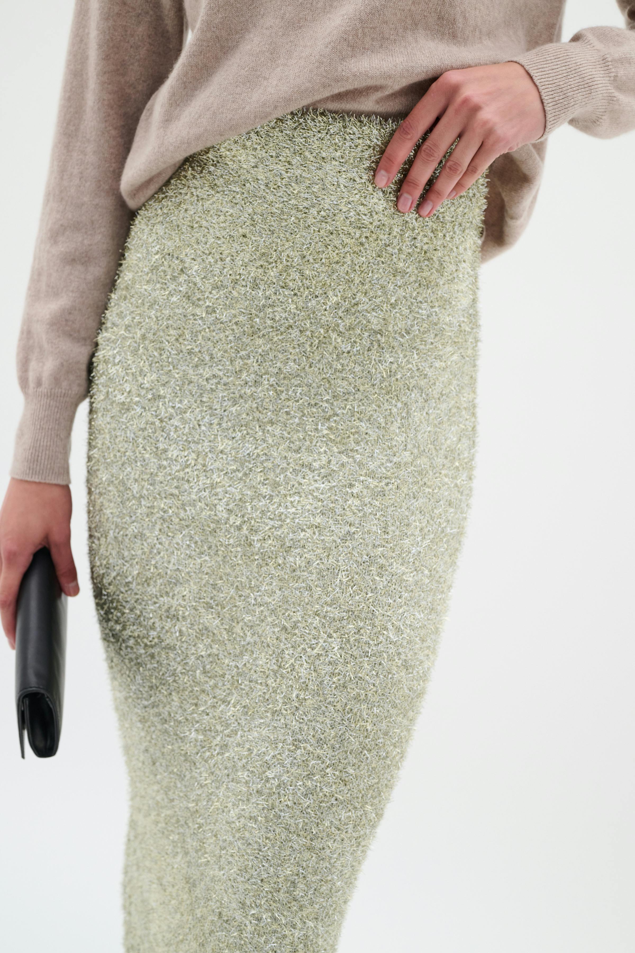 YelenaIW Skirt LOOKBOOK DETAIL 30109840-300030