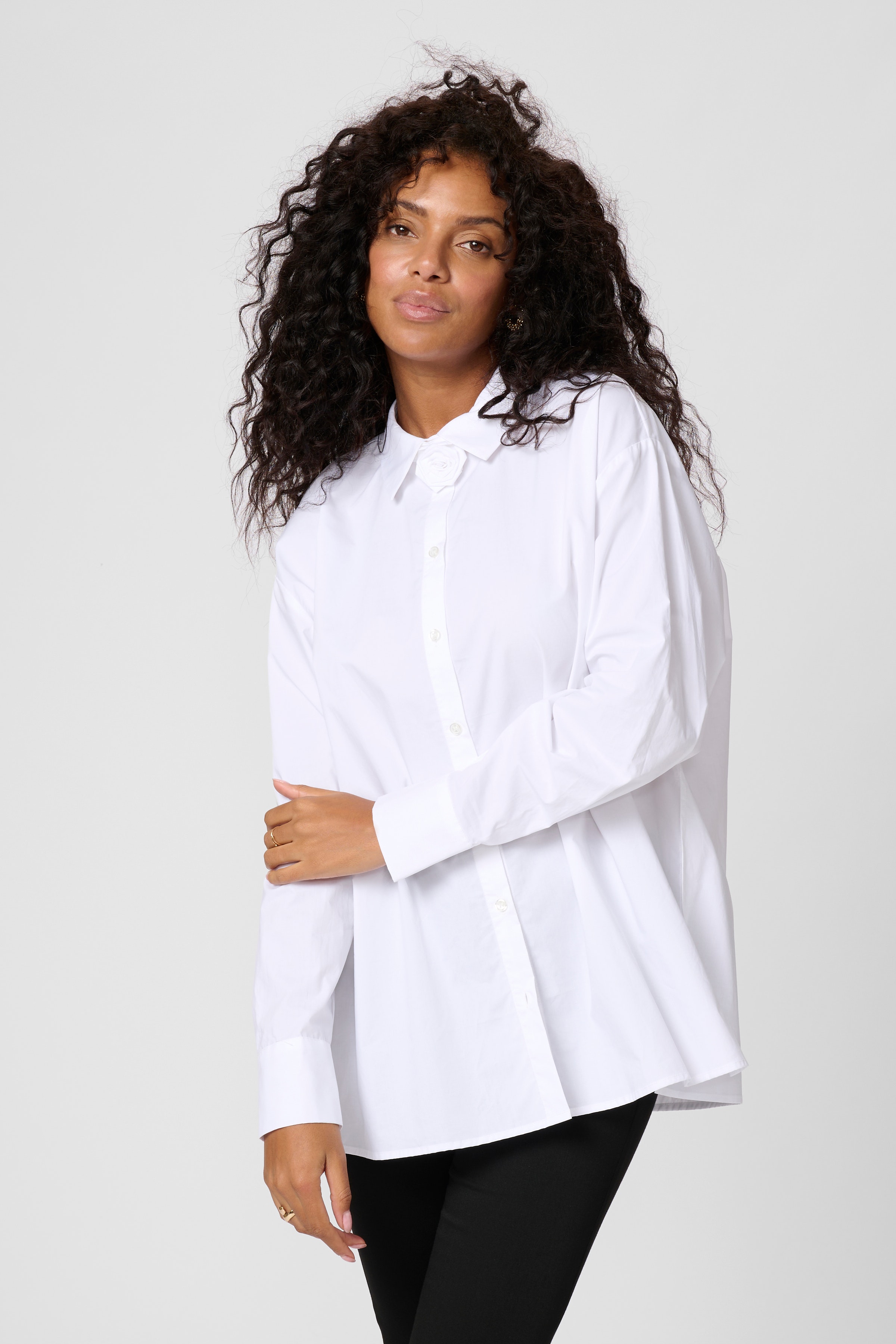 KAmira Skjorte LOOKBOOK FRONT 10510267-110601