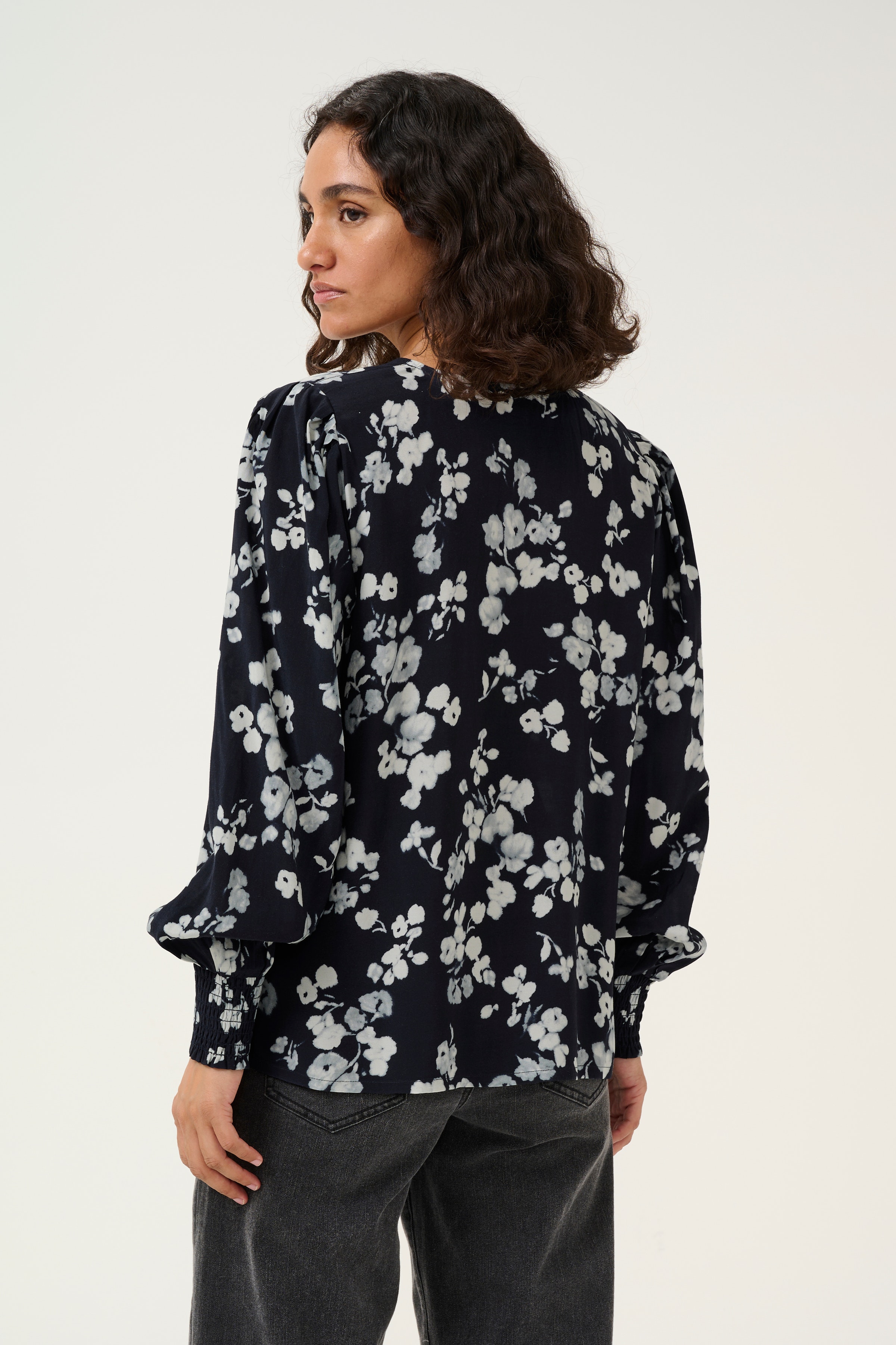 KAalice Bluse LOOKBOOK BACK 10509405-106800