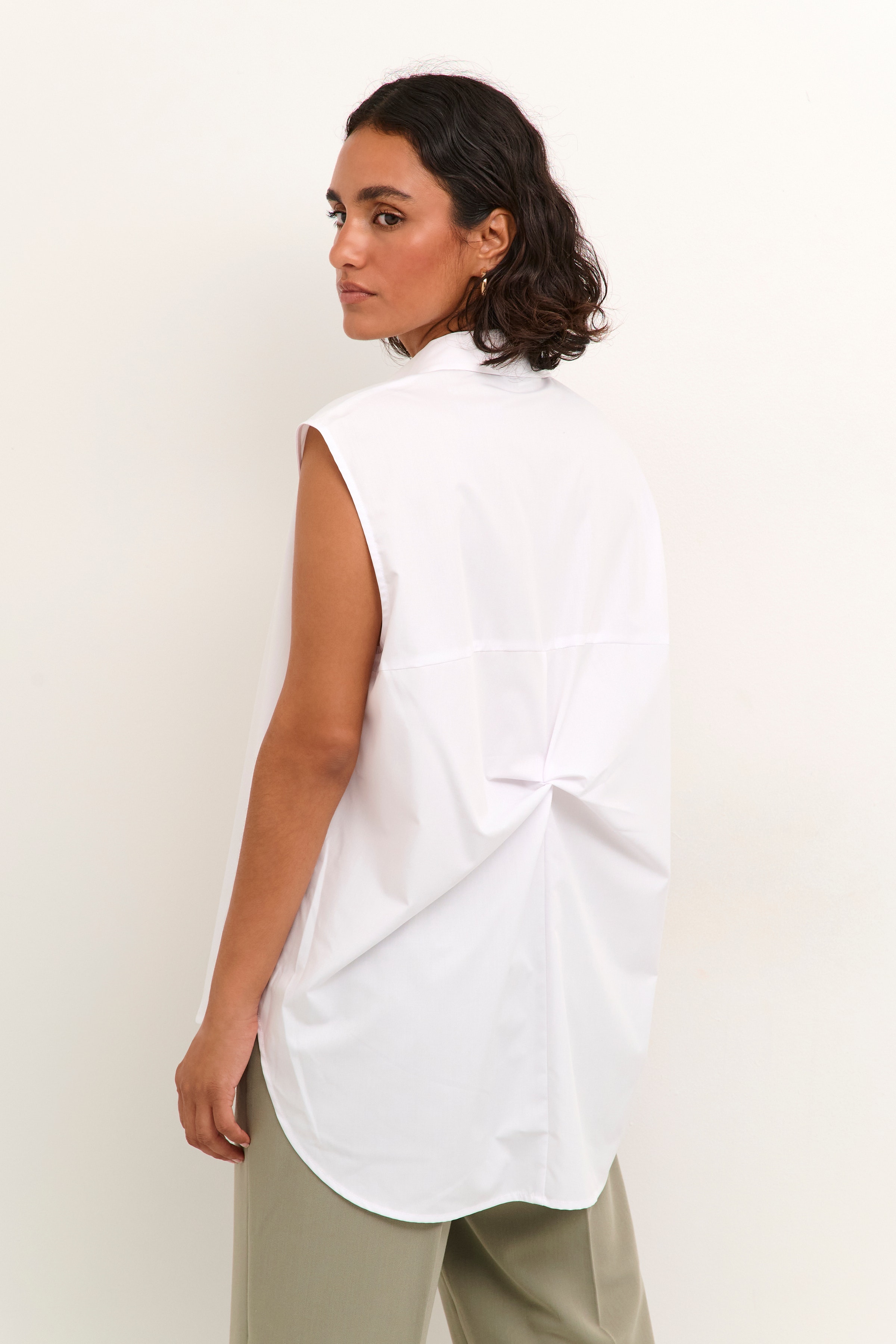 KAanna Bluse LOOKBOOK BACK 10508614-110601