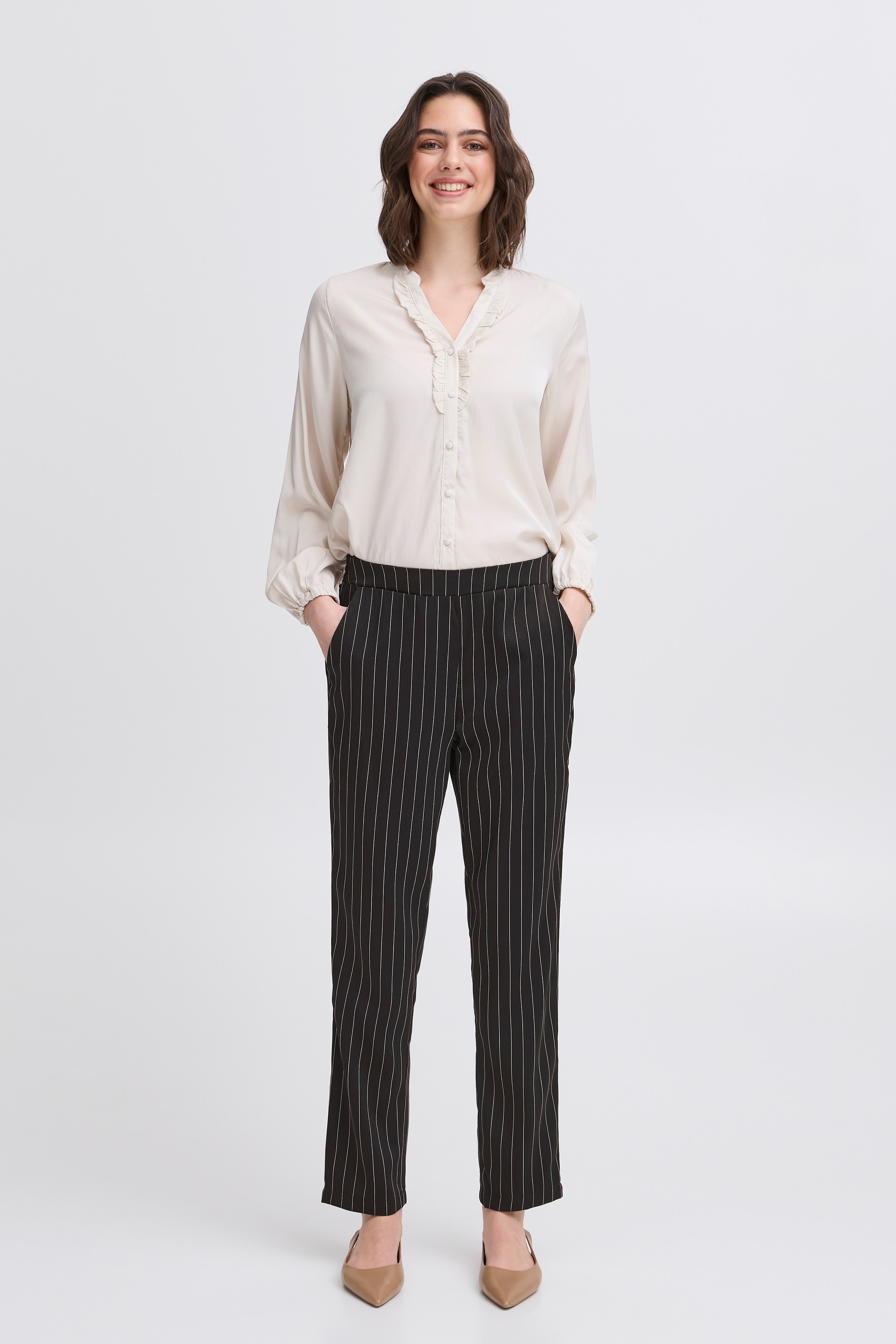 FRPAMILA Trousers LOOKBOOK FRONT 20613802-200115