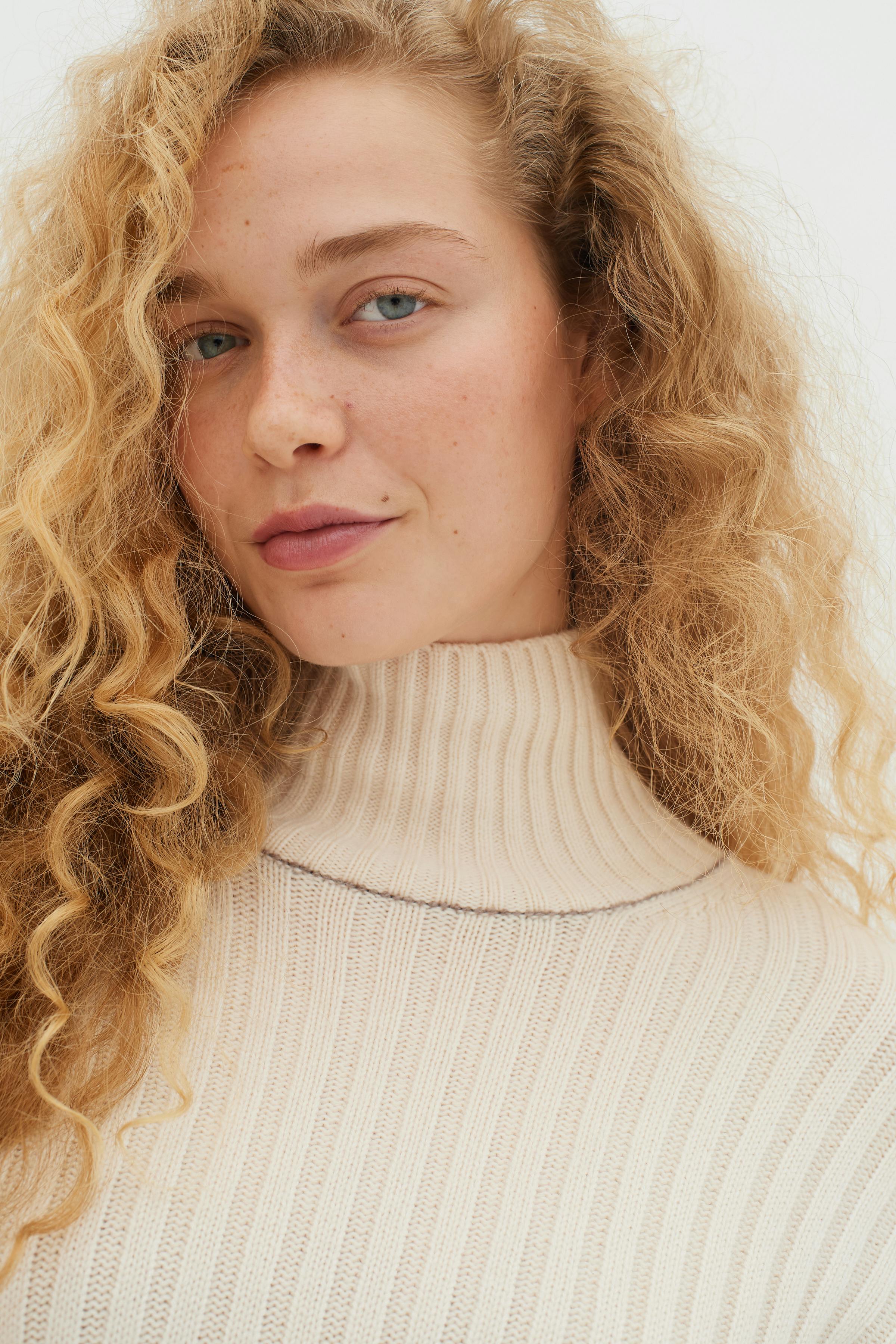 OlympioIW Highneck Pullover LOOKBOOK DETAIL 30108974-1206011