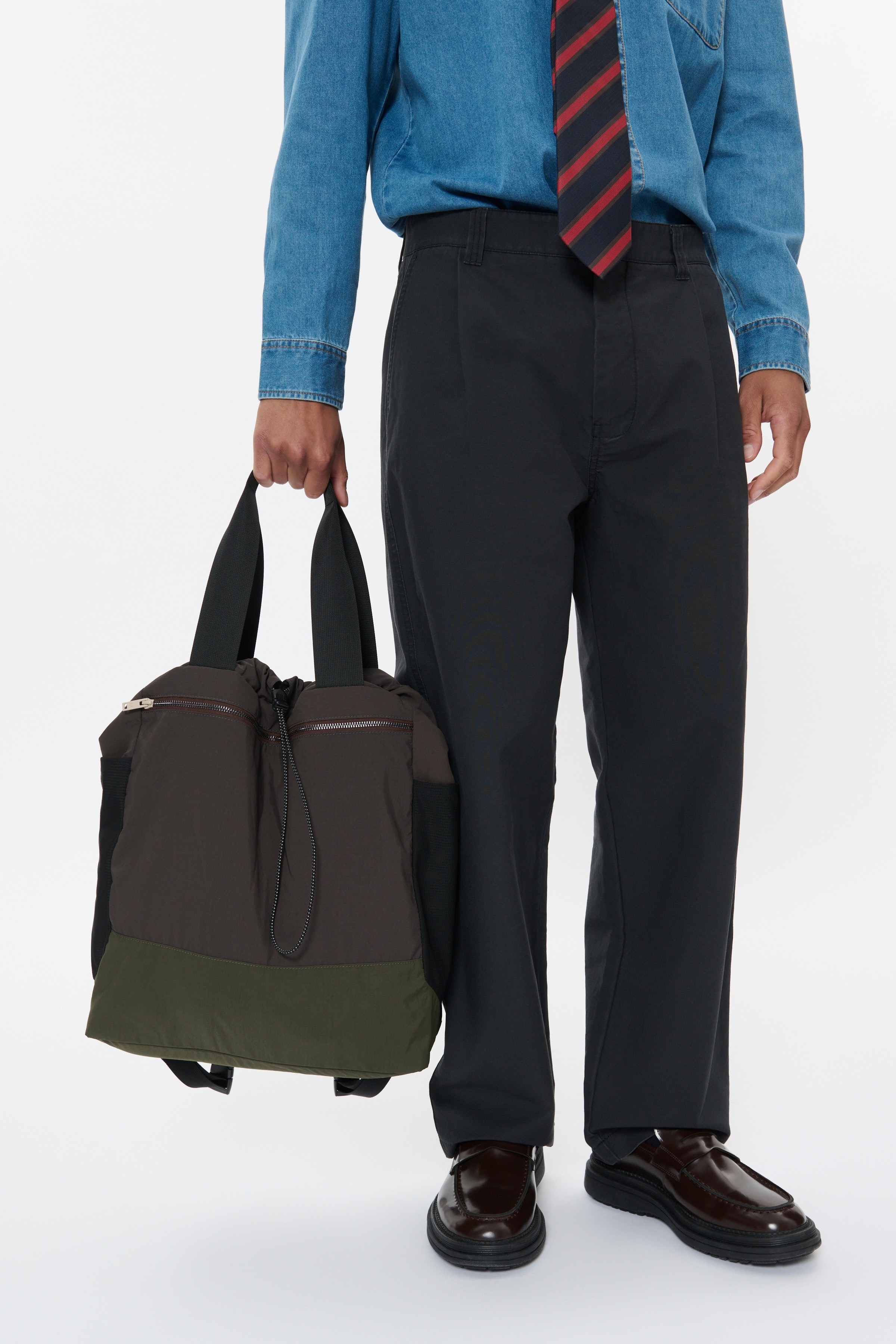 MAelgin Pose LOOKBOOK FRONT 30208673-191103